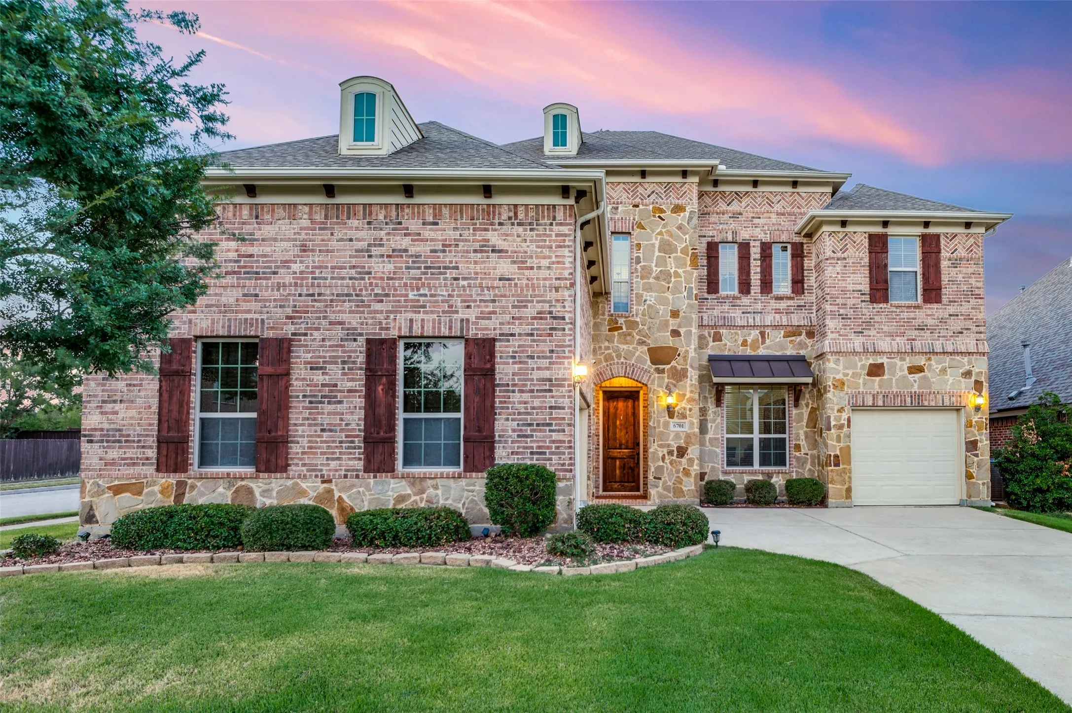 Single Family Residence For Sale in Denton County , 6701 Edwards Road, Denton, Texas 76208, 5 Bedroom, 4 Bathroom, 3 Garage spaces, 3,976 Sqft, built in 2014, mls#21373039, Real Estate Agent in Denton, Homes For Sale in Denton county, Homes For Sale in Denton, Realtor in Denton Texas, Real Estate Brokerage Independent Realty Texas, Luminita Cordes Realtor