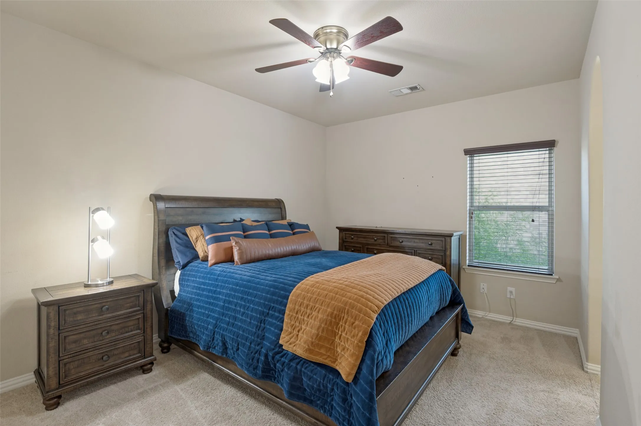 Single Family Residence For Sale in Denton County , 6701 Edwards Road, Denton, Texas 76208, 5 Bedroom, 4 Bathroom, 3 Garage spaces, 3,976 Sqft, built in 2014, mls#21373039, Real Estate Agent in Denton, Homes For Sale in Denton county, Homes For Sale in Denton, Realtor in Denton Texas, Real Estate Brokerage Independent Realty Texas, Luminita Cordes Realtor