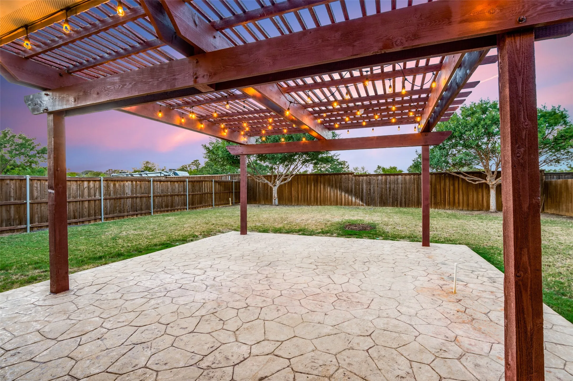 Single Family Residence For Sale in Denton County , 6701 Edwards Road, Denton, Texas 76208, 5 Bedroom, 4 Bathroom, 3 Garage spaces, 3,976 Sqft, built in 2014, mls#21373039, Real Estate Agent in Denton, Homes For Sale in Denton county, Homes For Sale in Denton, Realtor in Denton Texas, Real Estate Brokerage Independent Realty Texas, Luminita Cordes Realtor