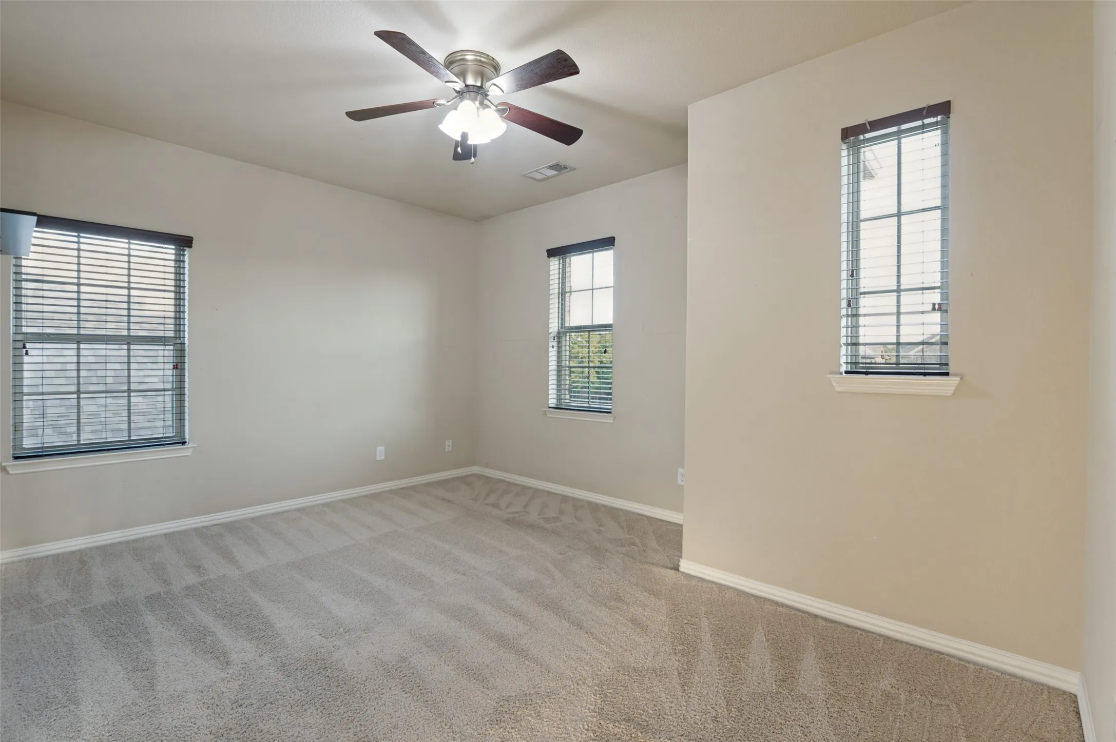 Single Family Residence For Sale in Denton County , 6701 Edwards Road, Denton, Texas 76208, 5 Bedroom, 4 Bathroom, 3 Garage spaces, 3,976 Sqft, built in 2014, mls#21373039, Real Estate Agent in Denton, Homes For Sale in Denton county, Homes For Sale in Denton, Realtor in Denton Texas, Real Estate Brokerage Independent Realty Texas, Luminita Cordes Realtor