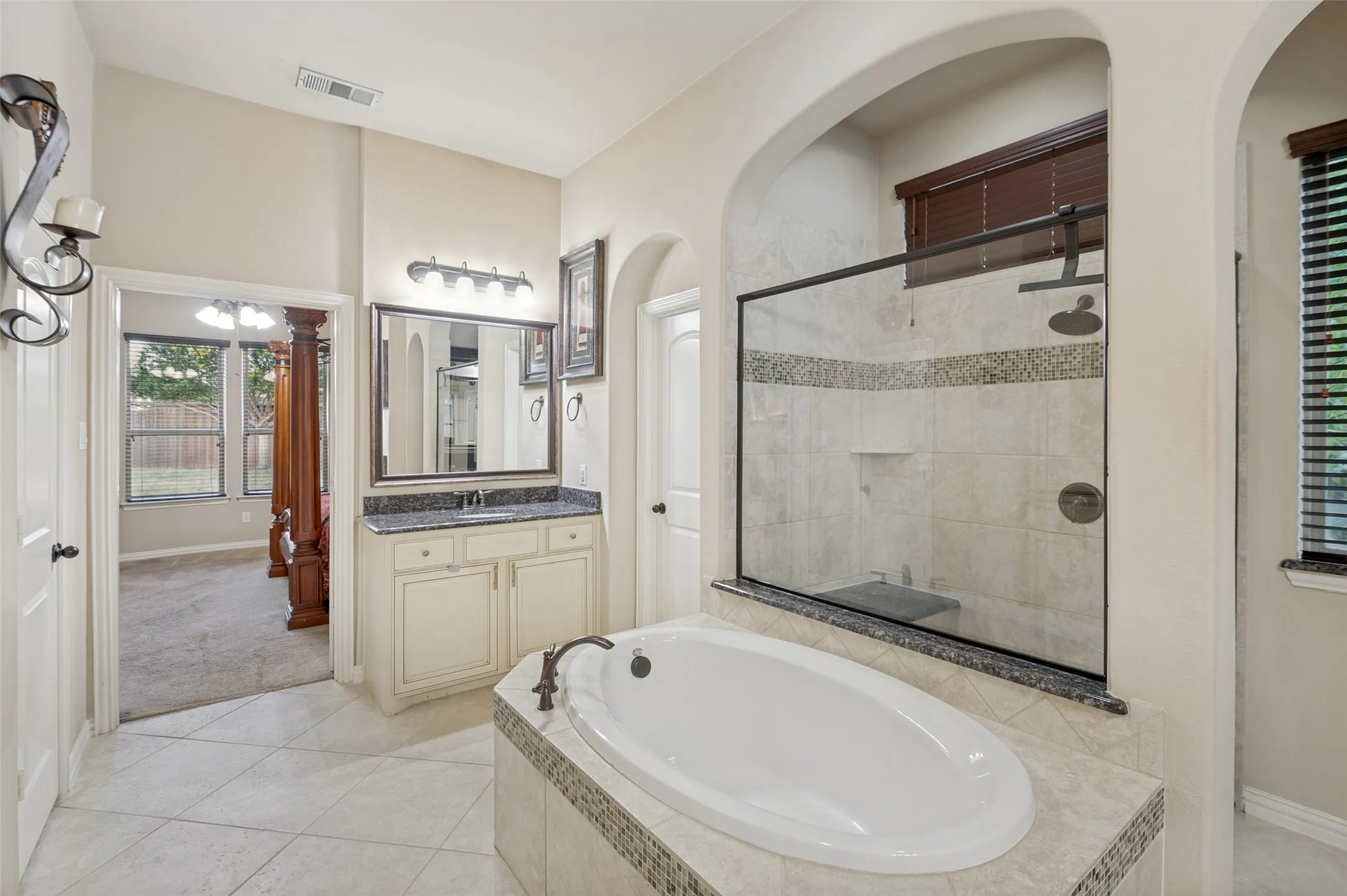 Single Family Residence For Sale in Denton County , 6701 Edwards Road, Denton, Texas 76208, 5 Bedroom, 4 Bathroom, 3 Garage spaces, 3,976 Sqft, built in 2014, mls#21373039, Real Estate Agent in Denton, Homes For Sale in Denton county, Homes For Sale in Denton, Realtor in Denton Texas, Real Estate Brokerage Independent Realty Texas, Luminita Cordes Realtor