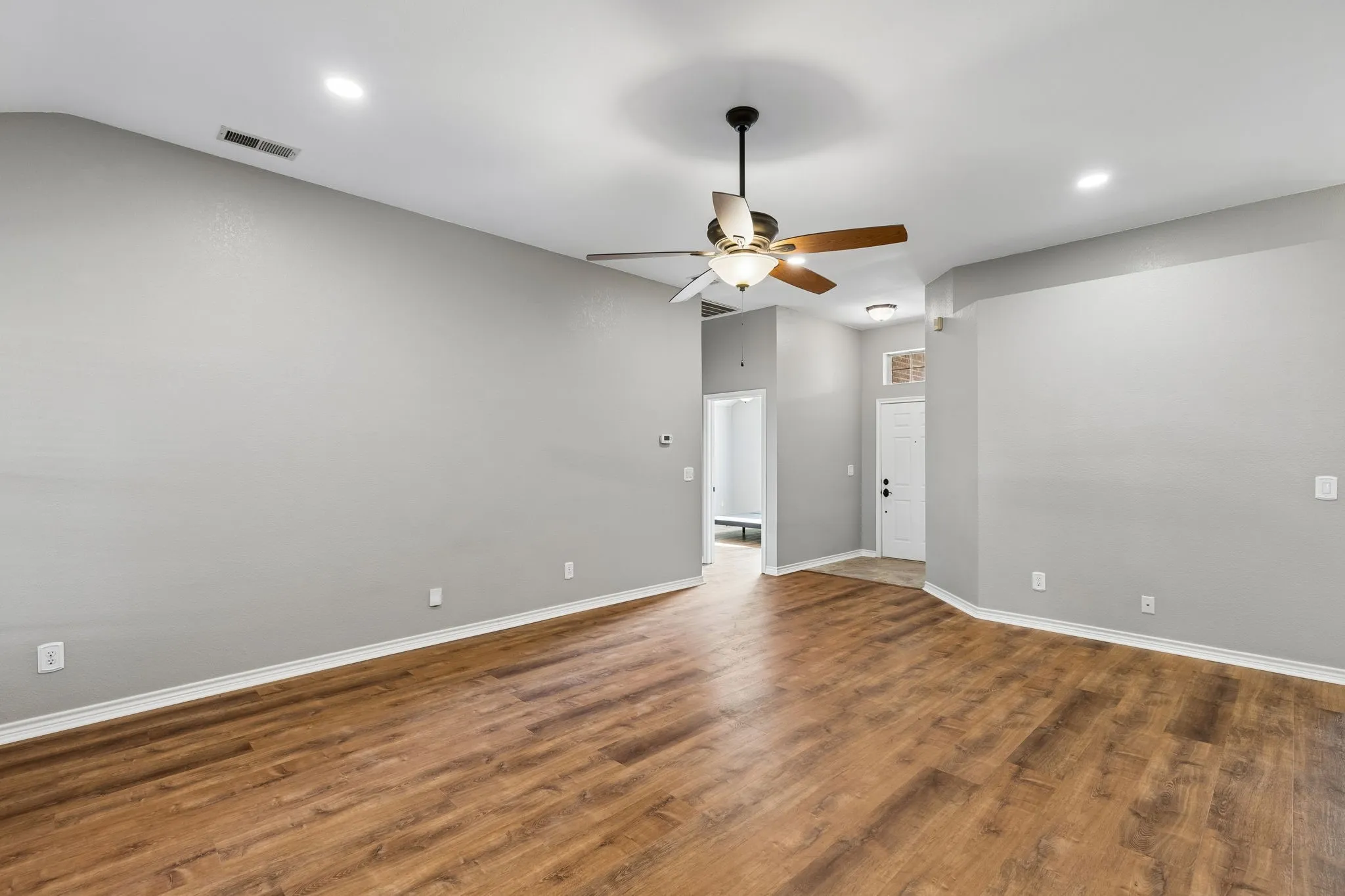 Single Family Residence For Sale in Collin County , 8109 Wharf Street, Frisco, Texas 75035, 3 Bedroom, 2 Bathroom, 2 Garage spaces, 1,519 Sqft, built in 1995, mls#21365882, Real Estate Agent in Frisco, Homes For Sale in Collin county, Homes For Sale in Frisco, Realtor in Frisco Texas, Real Estate Brokerage Independent Realty Texas, Luminita Cordes Realtor