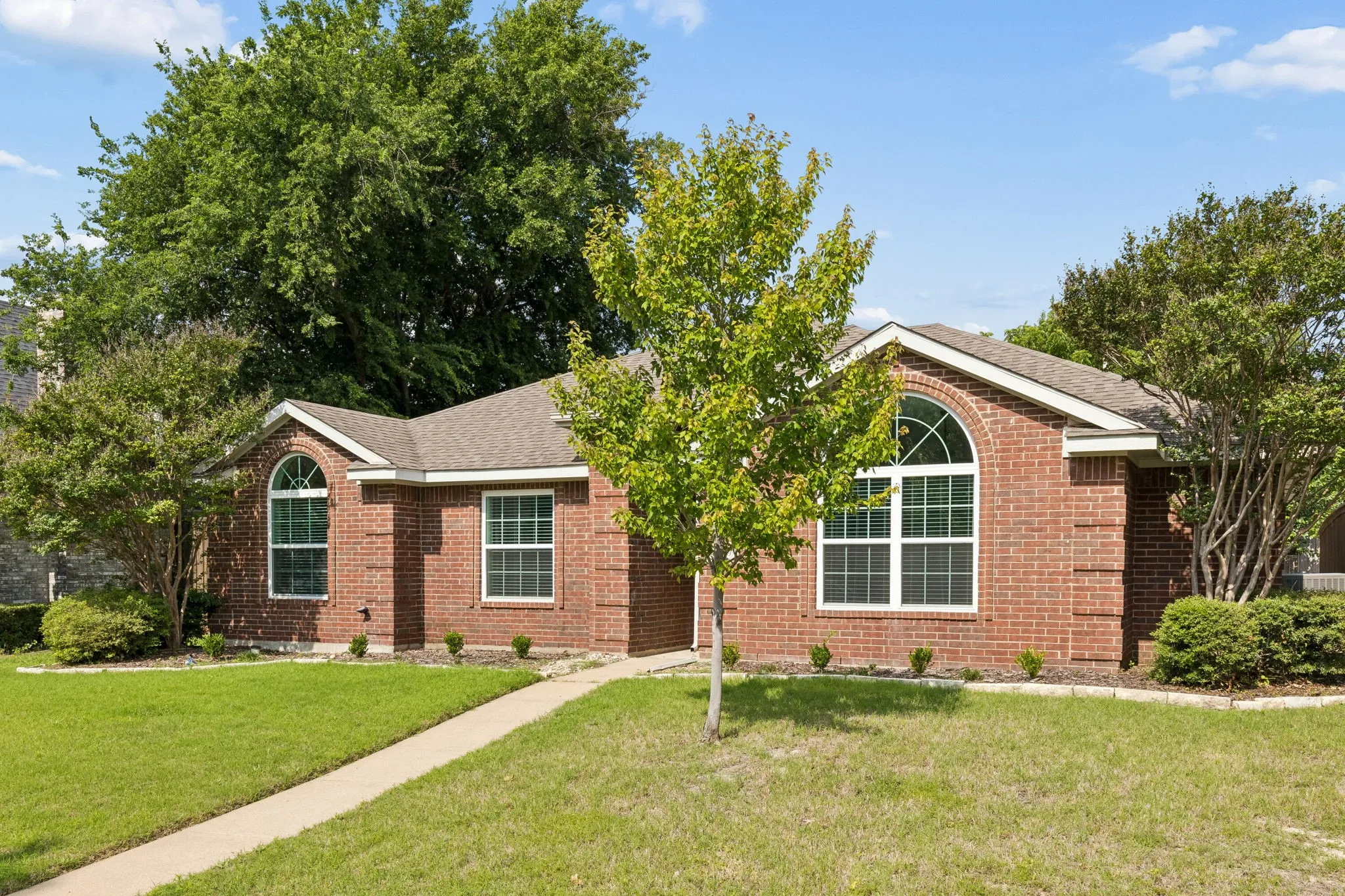 Single Family Residence For Sale in Collin County , 8109 Wharf Street, Frisco, Texas 75035, 3 Bedroom, 2 Bathroom, 2 Garage spaces, 1,519 Sqft, built in 1995, mls#21365882, Real Estate Agent in Frisco, Homes For Sale in Collin county, Homes For Sale in Frisco, Realtor in Frisco Texas, Real Estate Brokerage Independent Realty Texas, Luminita Cordes Realtor