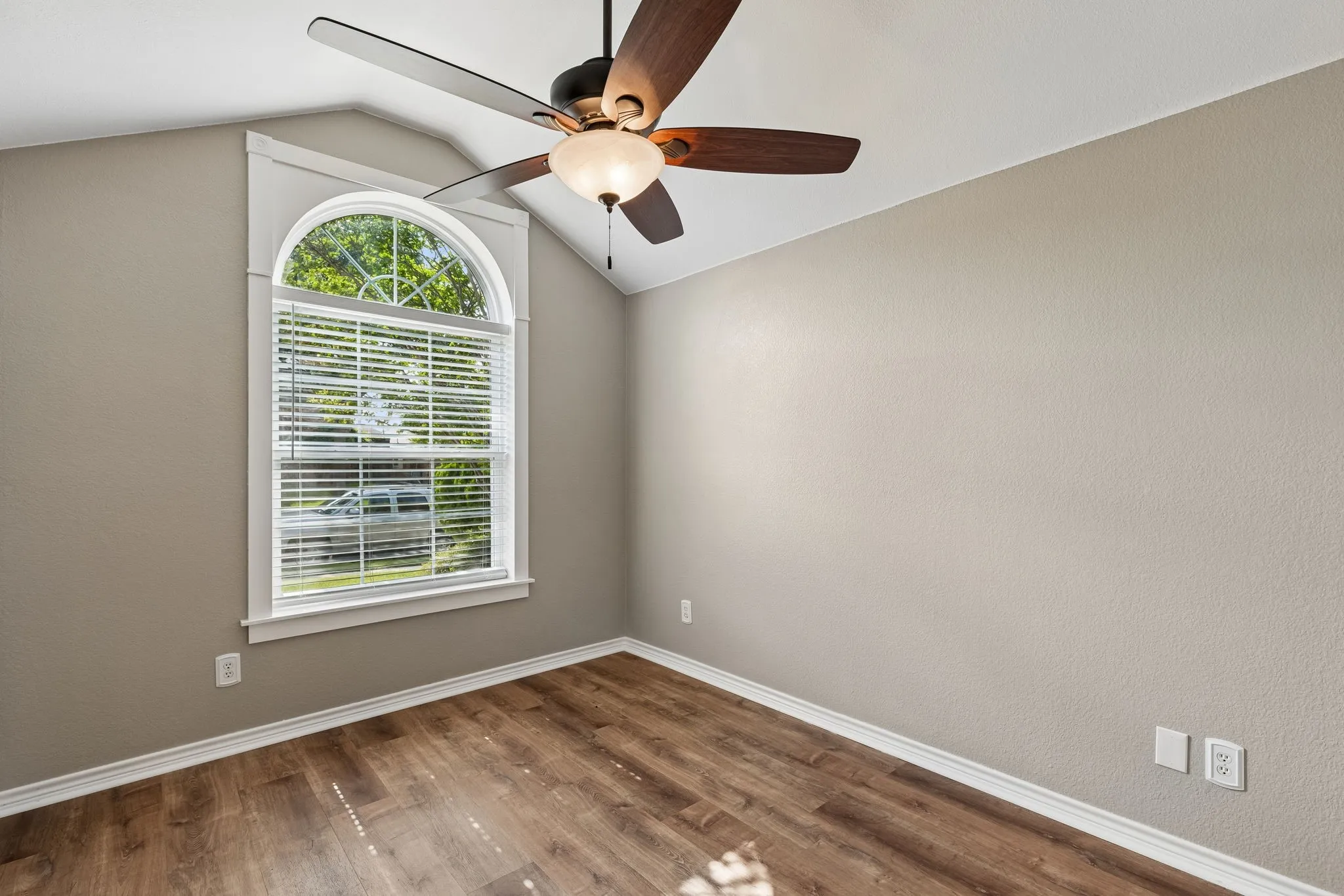 Single Family Residence For Sale in Collin County , 8109 Wharf Street, Frisco, Texas 75035, 3 Bedroom, 2 Bathroom, 2 Garage spaces, 1,519 Sqft, built in 1995, mls#21365882, Real Estate Agent in Frisco, Homes For Sale in Collin county, Homes For Sale in Frisco, Realtor in Frisco Texas, Real Estate Brokerage Independent Realty Texas, Luminita Cordes Realtor