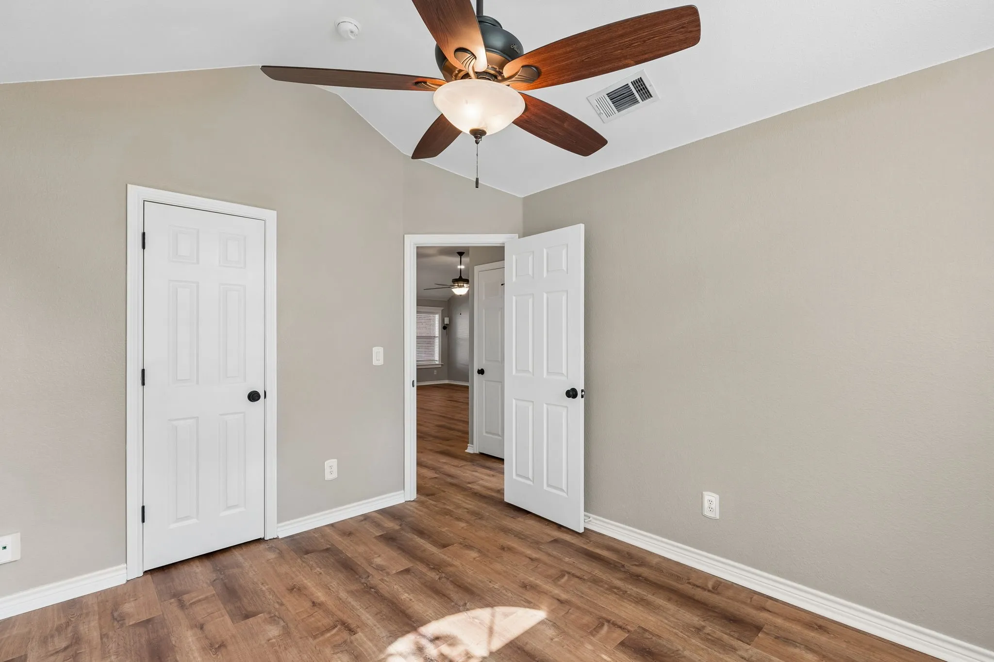 Single Family Residence For Sale in Collin County , 8109 Wharf Street, Frisco, Texas 75035, 3 Bedroom, 2 Bathroom, 2 Garage spaces, 1,519 Sqft, built in 1995, mls#21365882, Real Estate Agent in Frisco, Homes For Sale in Collin county, Homes For Sale in Frisco, Realtor in Frisco Texas, Real Estate Brokerage Independent Realty Texas, Luminita Cordes Realtor