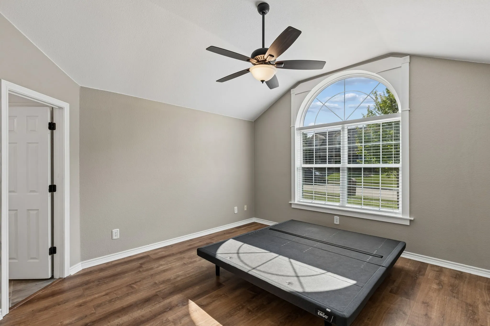 Single Family Residence For Sale in Collin County , 8109 Wharf Street, Frisco, Texas 75035, 3 Bedroom, 2 Bathroom, 2 Garage spaces, 1,519 Sqft, built in 1995, mls#21365882, Real Estate Agent in Frisco, Homes For Sale in Collin county, Homes For Sale in Frisco, Realtor in Frisco Texas, Real Estate Brokerage Independent Realty Texas, Luminita Cordes Realtor