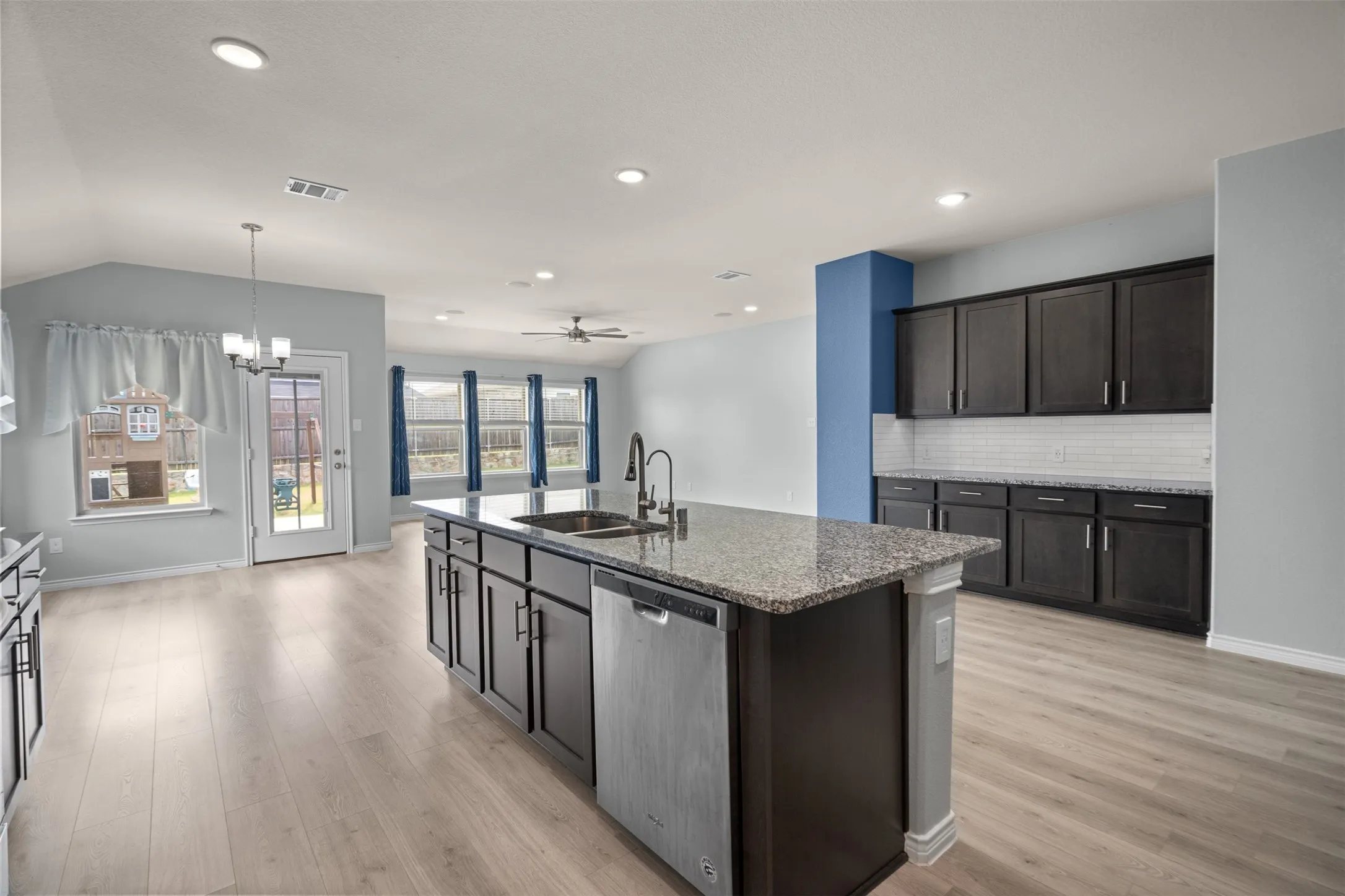 Single Family Residence For Sale in Collin County , 3009 Teakwood Street, Anna, Texas 75409, 4 Bedroom, 2 Bathroom, 2 Garage spaces, 2,036 Sqft, built in 2020, mls#21373045, Real Estate Agent in Anna, Homes For Sale in Collin county, Homes For Sale in Anna, Realtor in Anna Texas, Real Estate Brokerage Independent Realty Texas, Luminita Cordes Realtor