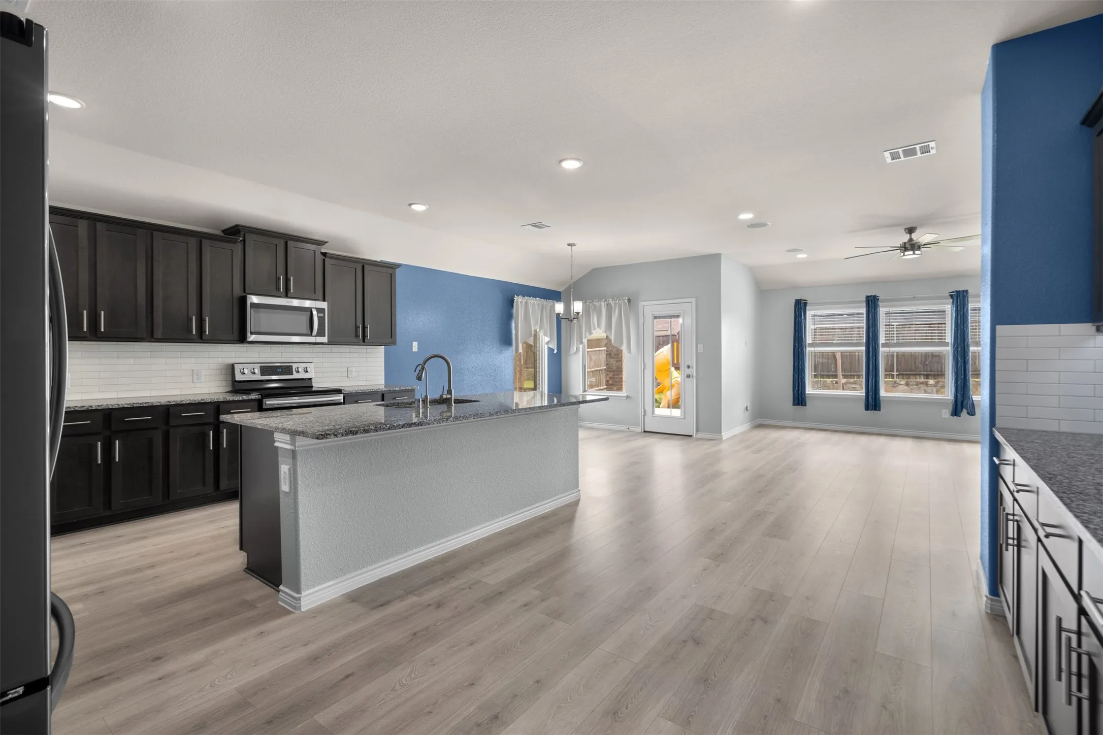 Single Family Residence For Sale in Collin County , 3009 Teakwood Street, Anna, Texas 75409, 4 Bedroom, 2 Bathroom, 2 Garage spaces, 2,036 Sqft, built in 2020, mls#21373045, Real Estate Agent in Anna, Homes For Sale in Collin county, Homes For Sale in Anna, Realtor in Anna Texas, Real Estate Brokerage Independent Realty Texas, Luminita Cordes Realtor