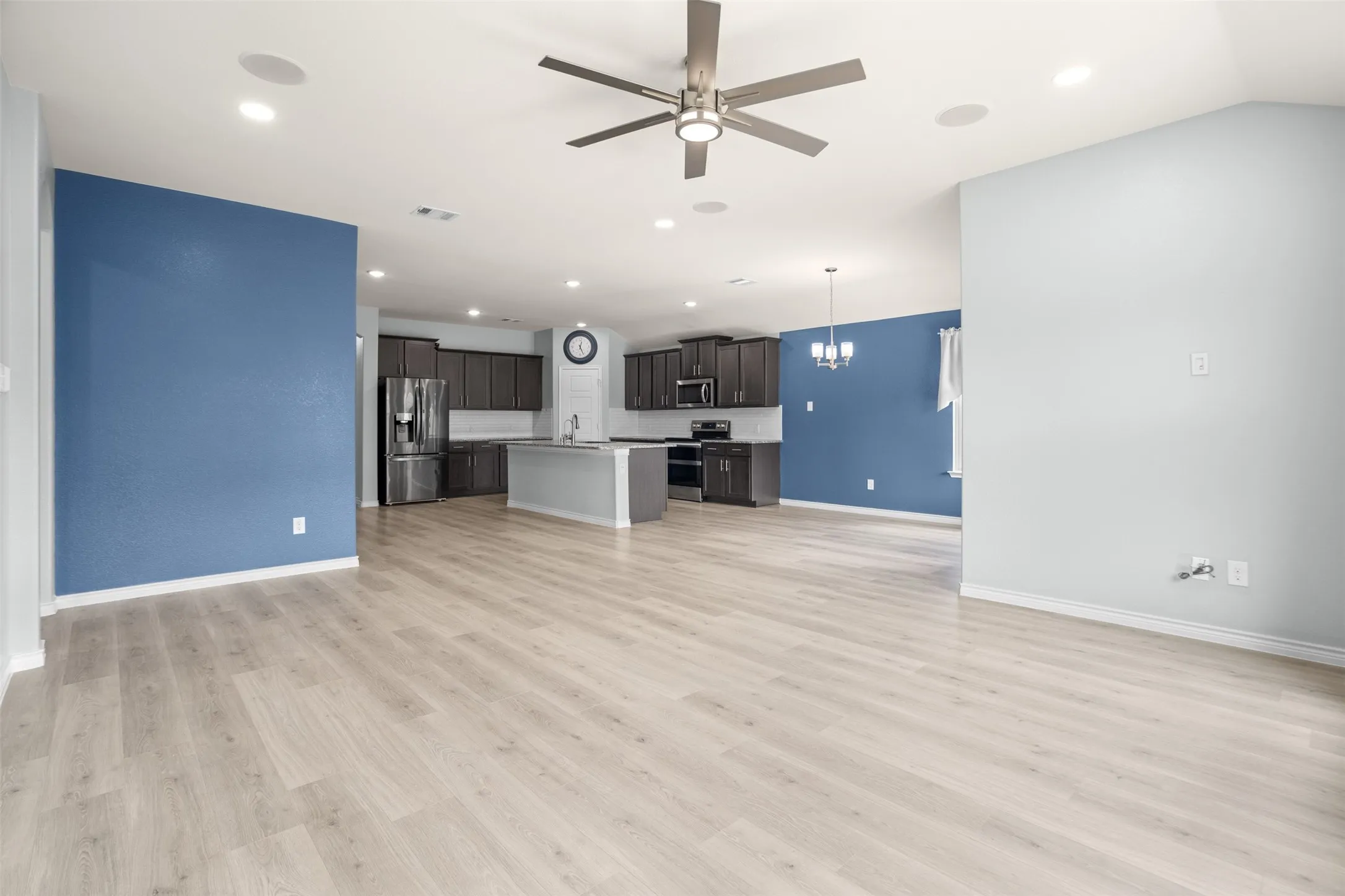 Single Family Residence For Sale in Collin County , 3009 Teakwood Street, Anna, Texas 75409, 4 Bedroom, 2 Bathroom, 2 Garage spaces, 2,036 Sqft, built in 2020, mls#21373045, Real Estate Agent in Anna, Homes For Sale in Collin county, Homes For Sale in Anna, Realtor in Anna Texas, Real Estate Brokerage Independent Realty Texas, Luminita Cordes Realtor