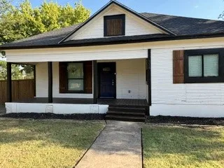 Single Family Residence For Sale in Grayson County , 115 W Spruce Street, Whitewright, Texas 75491, 3 Bedroom, 3 Bathroom, Garage spaces, 1,722 Sqft, built in 1935, mls#21372832, Real Estate Agent in Whitewright, Homes For Sale in Grayson county, Homes For Sale in Whitewright, Realtor in Whitewright Texas, Real Estate Brokerage Independent Realty Texas, Luminita Cordes Realtor
