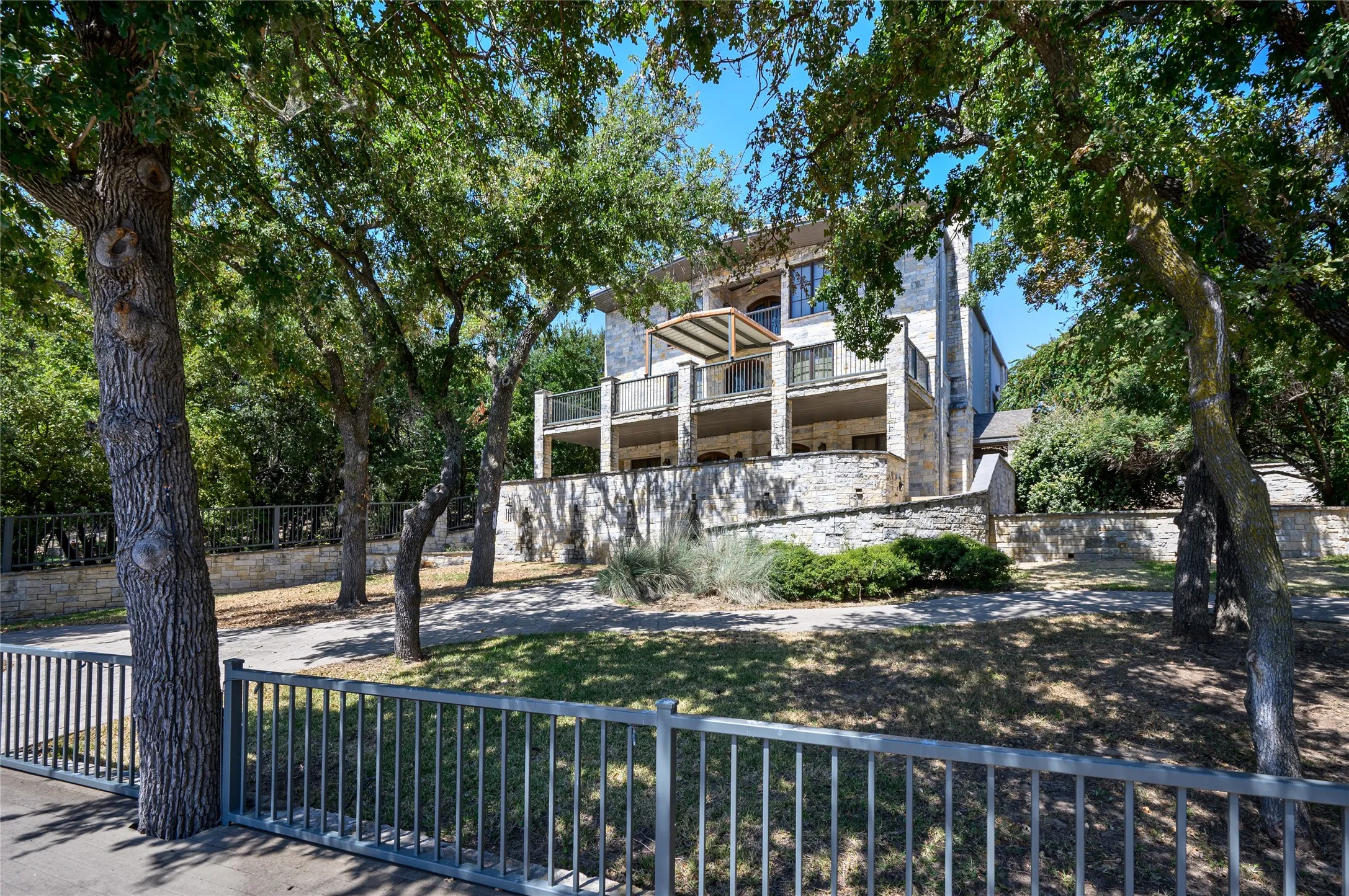 Single Family Residence For Sale in Brown County , 11410 County Road 454, Brownwood, Texas 76801, 4 Bedroom, 6 Bathroom, 5 Garage spaces, 4,269 Sqft, built in 2009, mls#21373047, Real Estate Agent in Brownwood, Homes For Sale in Brown county, Homes For Sale in Brownwood, Realtor in Brownwood Texas, Real Estate Brokerage Independent Realty Texas, Luminita Cordes Realtor
