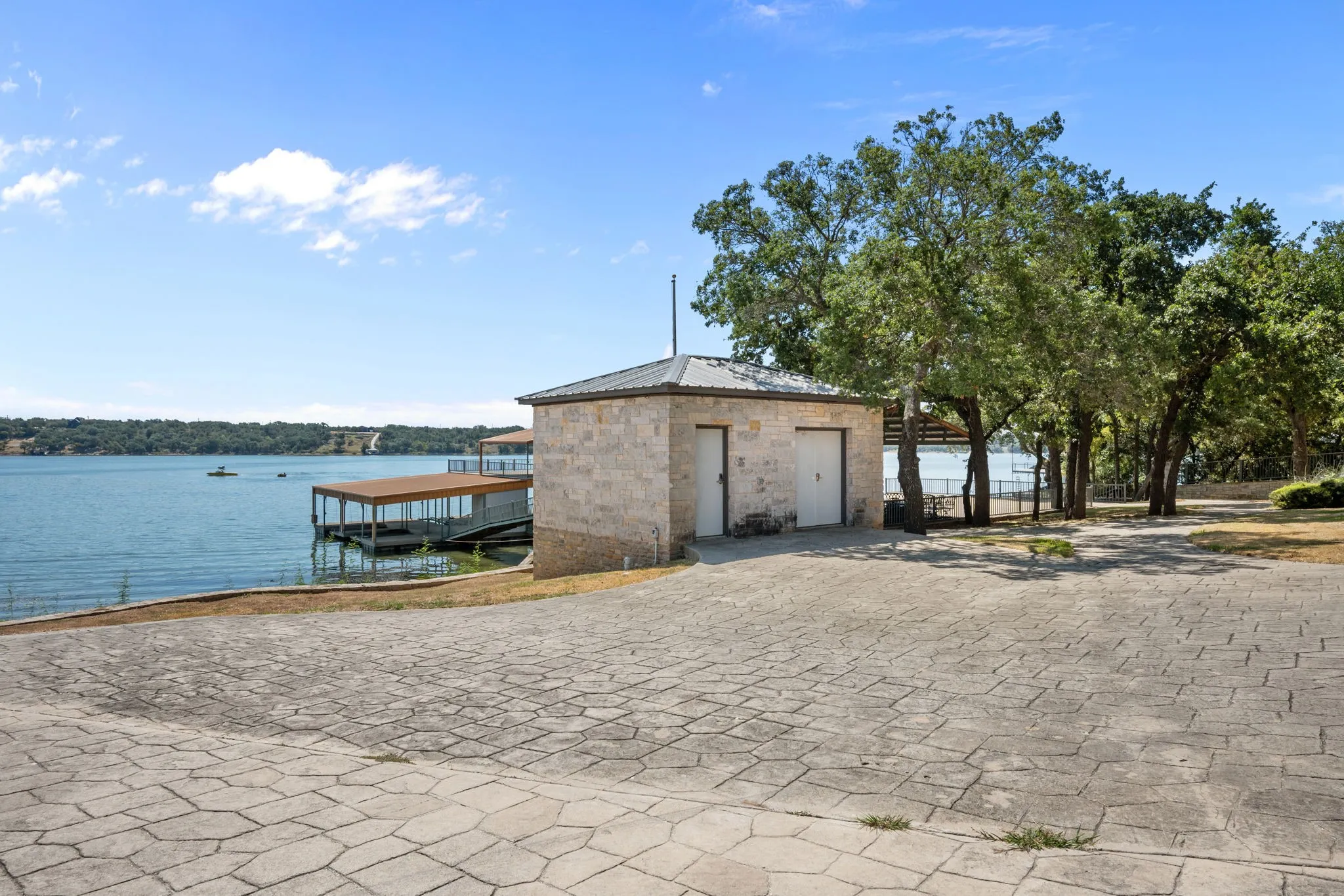 Single Family Residence For Sale in Brown County , 11410 County Road 454, Brownwood, Texas 76801, 4 Bedroom, 6 Bathroom, 5 Garage spaces, 4,269 Sqft, built in 2009, mls#21373047, Real Estate Agent in Brownwood, Homes For Sale in Brown county, Homes For Sale in Brownwood, Realtor in Brownwood Texas, Real Estate Brokerage Independent Realty Texas, Luminita Cordes Realtor