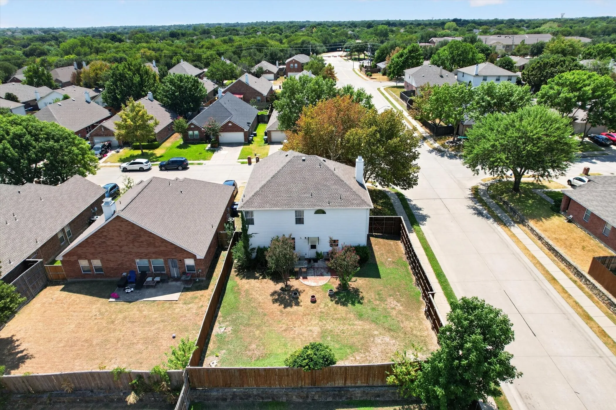 Single Family Residence For Sale in Collin County , 5332 Comanche Wells Drive, Mc Kinney, Texas 75071, 3 Bedroom, 3 Bathroom, 2 Garage spaces, 2,281 Sqft, built in 2004, mls#21373035, Real Estate Agent in Mc Kinney, Homes For Sale in Collin county, Homes For Sale in Mc Kinney, Realtor in Mc Kinney Texas, Real Estate Brokerage Independent Realty Texas, Luminita Cordes Realtor