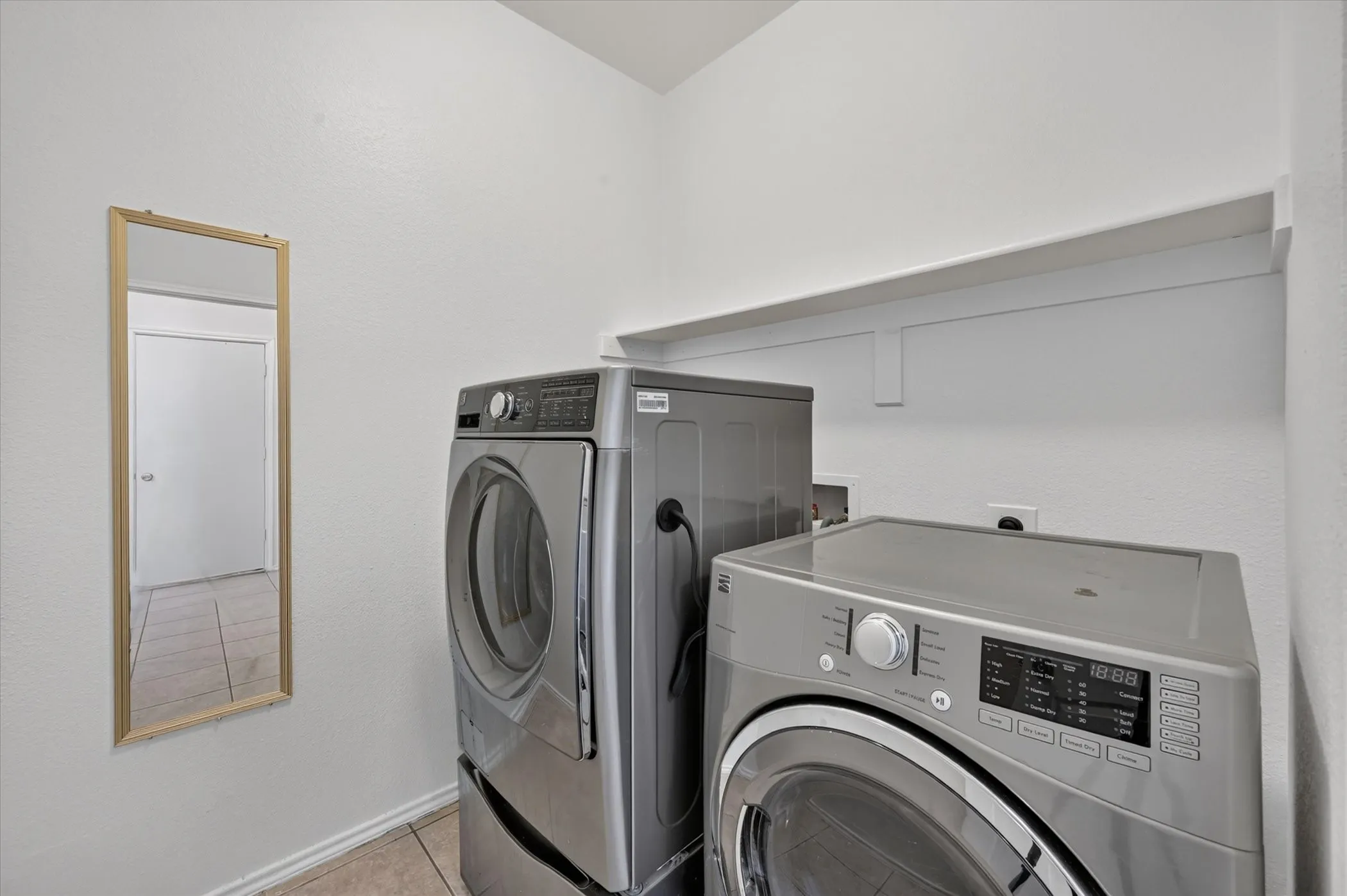 Single Family Residence For Sale in Collin County , 5332 Comanche Wells Drive, Mc Kinney, Texas 75071, 3 Bedroom, 3 Bathroom, 2 Garage spaces, 2,281 Sqft, built in 2004, mls#21373035, Real Estate Agent in Mc Kinney, Homes For Sale in Collin county, Homes For Sale in Mc Kinney, Realtor in Mc Kinney Texas, Real Estate Brokerage Independent Realty Texas, Luminita Cordes Realtor