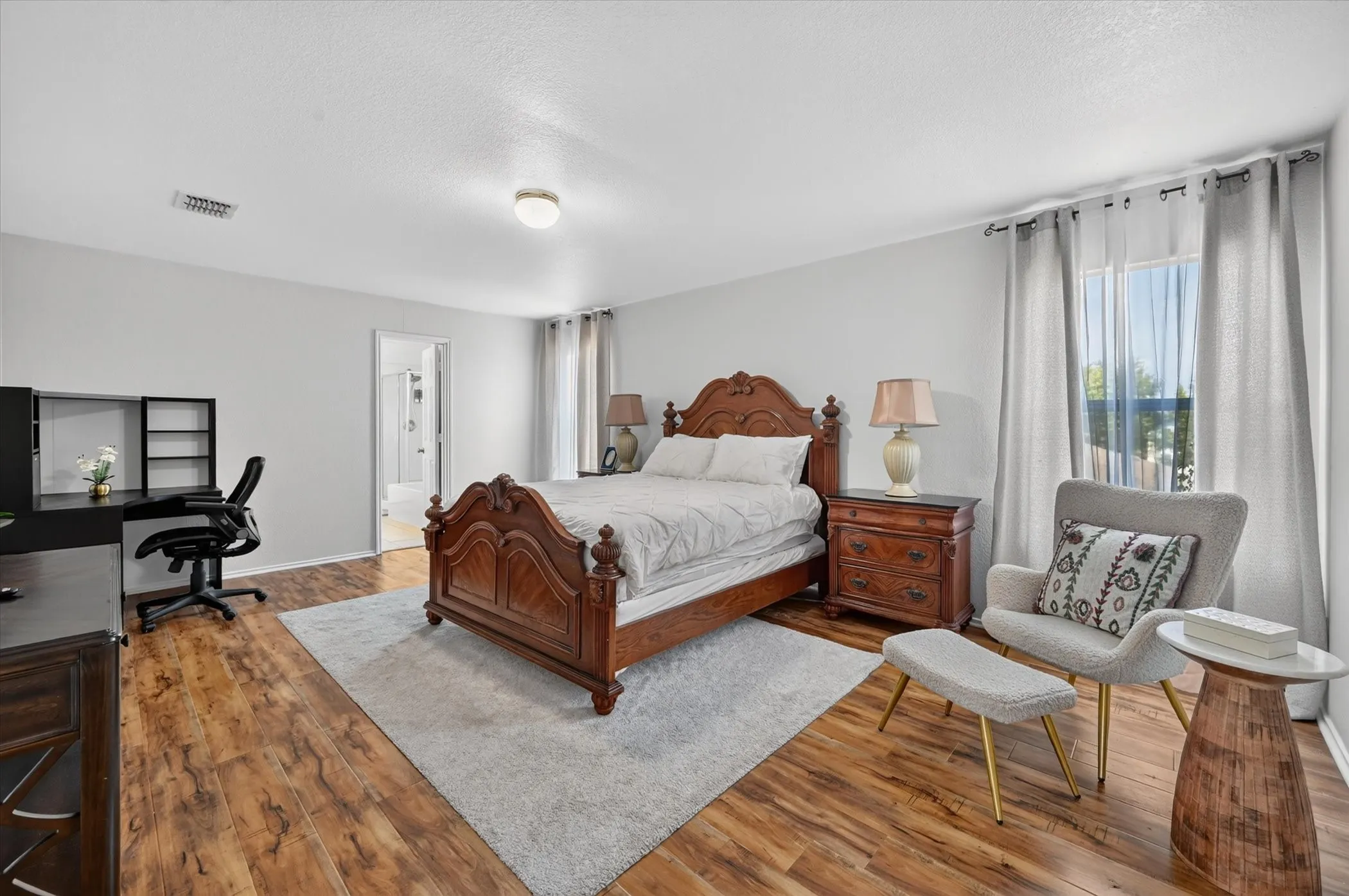 Single Family Residence For Sale in Collin County , 5332 Comanche Wells Drive, Mc Kinney, Texas 75071, 3 Bedroom, 3 Bathroom, 2 Garage spaces, 2,281 Sqft, built in 2004, mls#21373035, Real Estate Agent in Mc Kinney, Homes For Sale in Collin county, Homes For Sale in Mc Kinney, Realtor in Mc Kinney Texas, Real Estate Brokerage Independent Realty Texas, Luminita Cordes Realtor