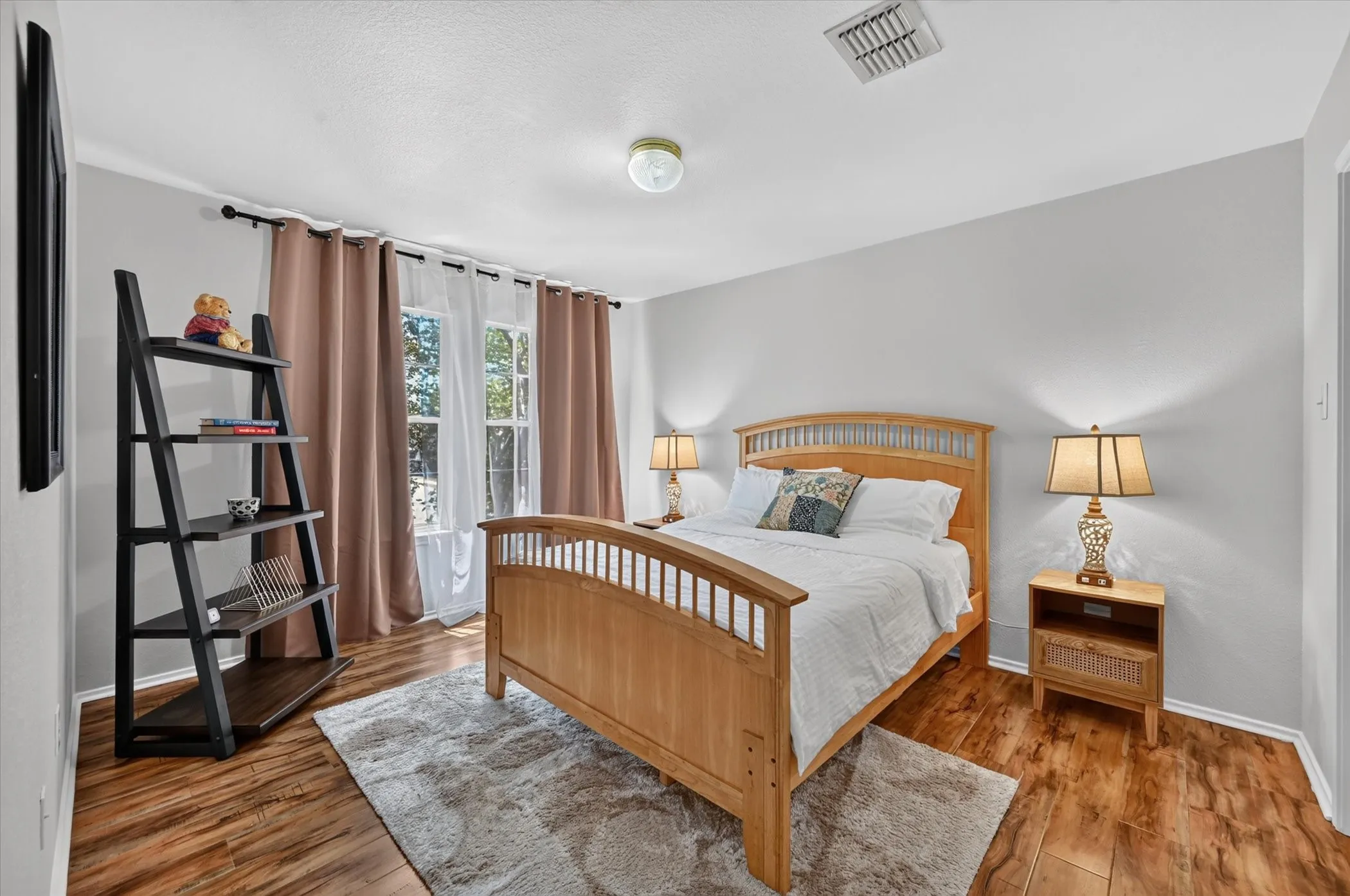 Single Family Residence For Sale in Collin County , 5332 Comanche Wells Drive, Mc Kinney, Texas 75071, 3 Bedroom, 3 Bathroom, 2 Garage spaces, 2,281 Sqft, built in 2004, mls#21373035, Real Estate Agent in Mc Kinney, Homes For Sale in Collin county, Homes For Sale in Mc Kinney, Realtor in Mc Kinney Texas, Real Estate Brokerage Independent Realty Texas, Luminita Cordes Realtor