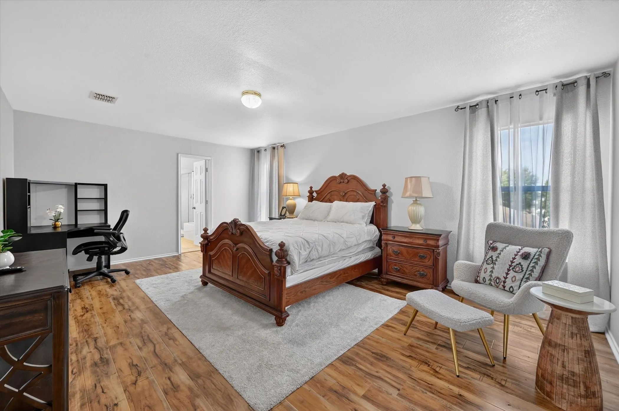 Single Family Residence For Sale in Collin County , 5332 Comanche Wells Drive, Mc Kinney, Texas 75071, 3 Bedroom, 3 Bathroom, 2 Garage spaces, 2,281 Sqft, built in 2004, mls#21373035, Real Estate Agent in Mc Kinney, Homes For Sale in Collin county, Homes For Sale in Mc Kinney, Realtor in Mc Kinney Texas, Real Estate Brokerage Independent Realty Texas, Luminita Cordes Realtor