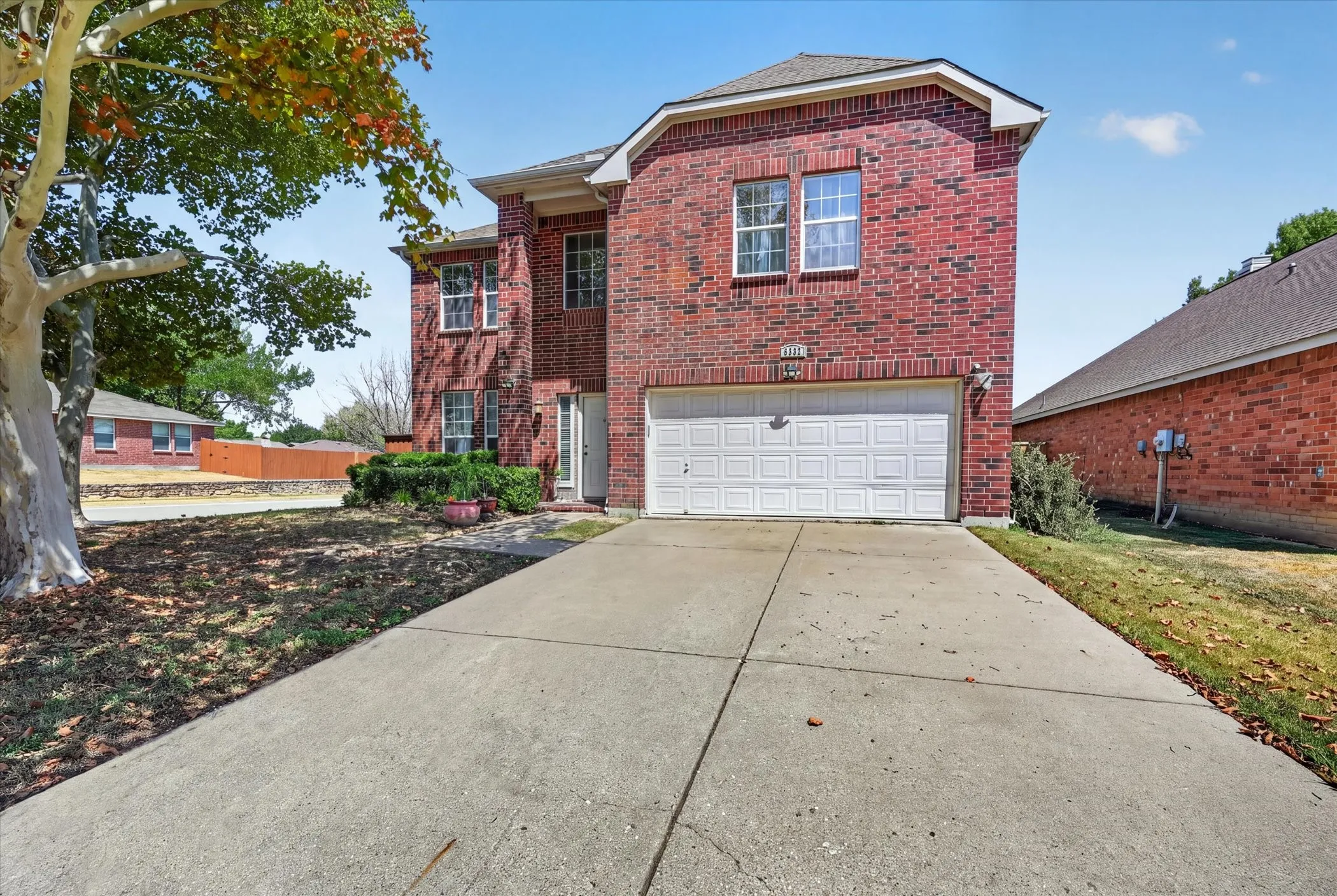 Single Family Residence For Sale in Collin County , 5332 Comanche Wells Drive, Mc Kinney, Texas 75071, 3 Bedroom, 3 Bathroom, 2 Garage spaces, 2,281 Sqft, built in 2004, mls#21373035, Real Estate Agent in Mc Kinney, Homes For Sale in Collin county, Homes For Sale in Mc Kinney, Realtor in Mc Kinney Texas, Real Estate Brokerage Independent Realty Texas, Luminita Cordes Realtor