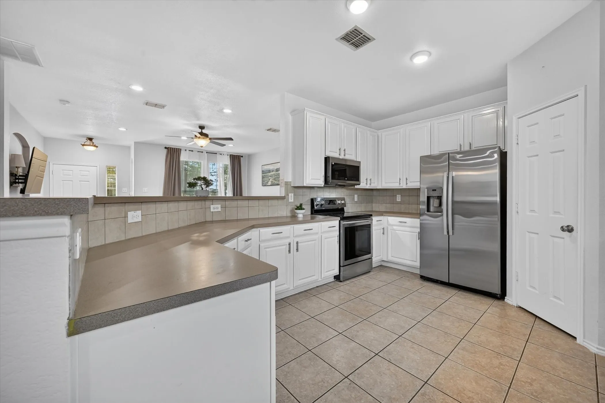 Single Family Residence For Sale in Collin County , 5332 Comanche Wells Drive, Mc Kinney, Texas 75071, 3 Bedroom, 3 Bathroom, 2 Garage spaces, 2,281 Sqft, built in 2004, mls#21373035, Real Estate Agent in Mc Kinney, Homes For Sale in Collin county, Homes For Sale in Mc Kinney, Realtor in Mc Kinney Texas, Real Estate Brokerage Independent Realty Texas, Luminita Cordes Realtor