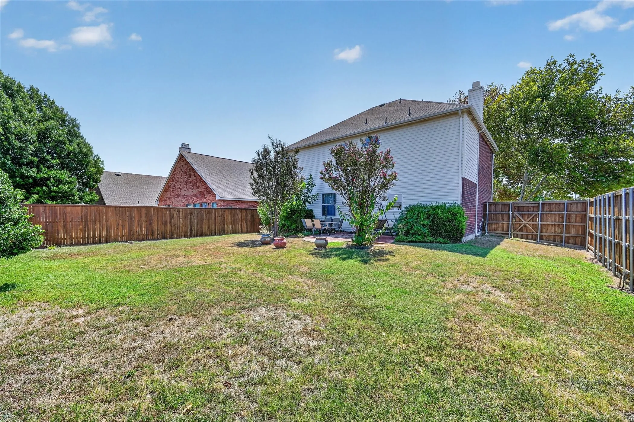 Single Family Residence For Sale in Collin County , 5332 Comanche Wells Drive, Mc Kinney, Texas 75071, 3 Bedroom, 3 Bathroom, 2 Garage spaces, 2,281 Sqft, built in 2004, mls#21373035, Real Estate Agent in Mc Kinney, Homes For Sale in Collin county, Homes For Sale in Mc Kinney, Realtor in Mc Kinney Texas, Real Estate Brokerage Independent Realty Texas, Luminita Cordes Realtor