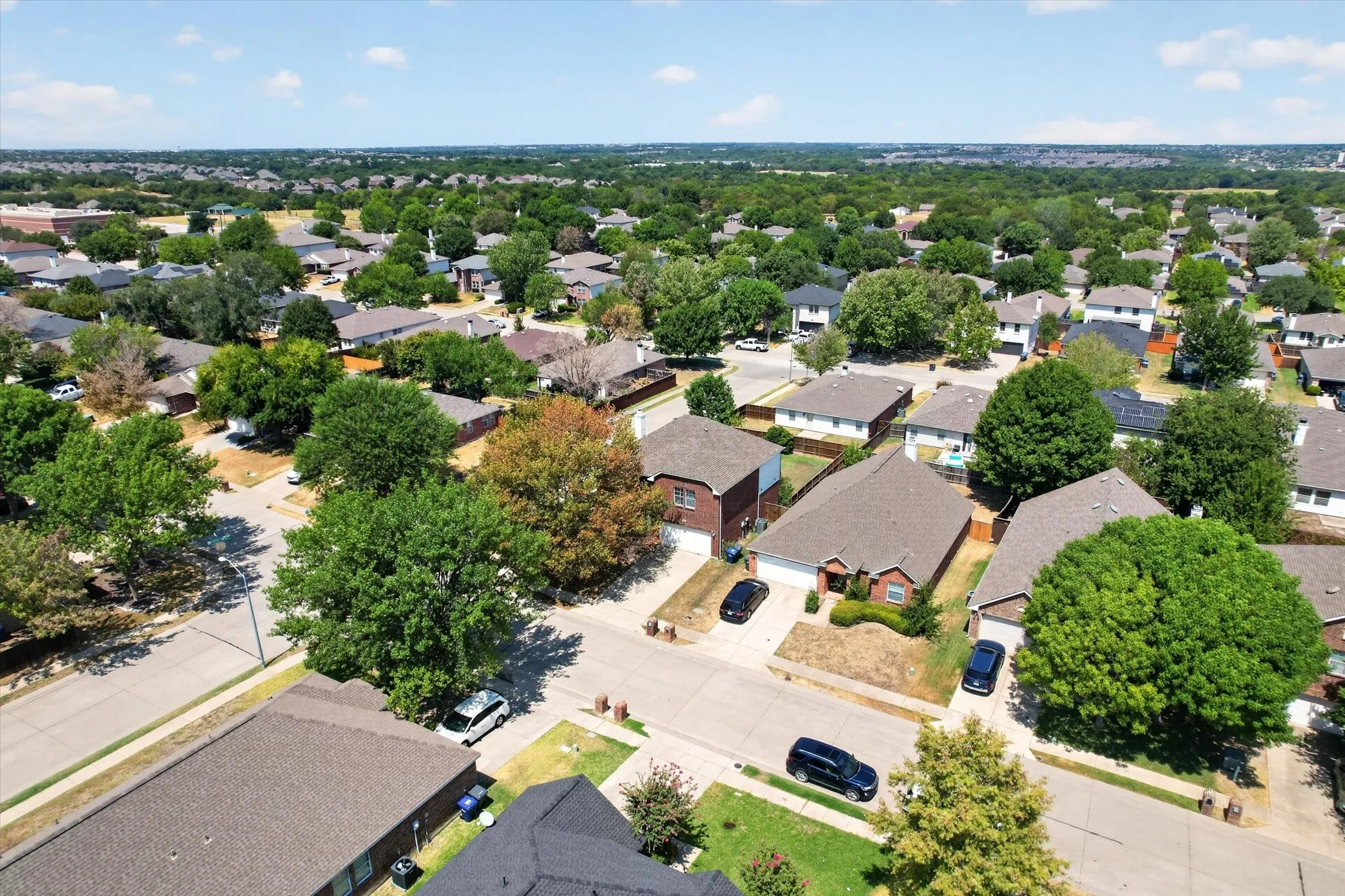 Single Family Residence For Sale in Collin County , 5332 Comanche Wells Drive, Mc Kinney, Texas 75071, 3 Bedroom, 3 Bathroom, 2 Garage spaces, 2,281 Sqft, built in 2004, mls#21373035, Real Estate Agent in Mc Kinney, Homes For Sale in Collin county, Homes For Sale in Mc Kinney, Realtor in Mc Kinney Texas, Real Estate Brokerage Independent Realty Texas, Luminita Cordes Realtor