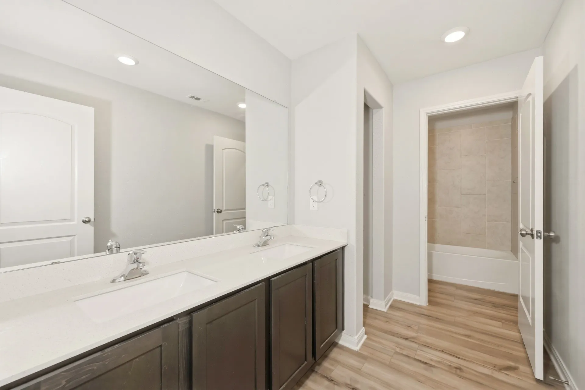 Single Family Residence For Rent in Johnson County , 132 Bush Drive, Venus, Texas 76084, 5 Bedroom, 3 Bathroom, 2 Garage spaces, 2,590 Sqft, built in 2020, mls#21373056, Real Estate Agent in Venus, Homes For Rent in Johnson county, Homes For Rent in Venus, Realtor in Venus Texas, Real Estate Brokerage Independent Realty Texas, Luminita Cordes Realtor