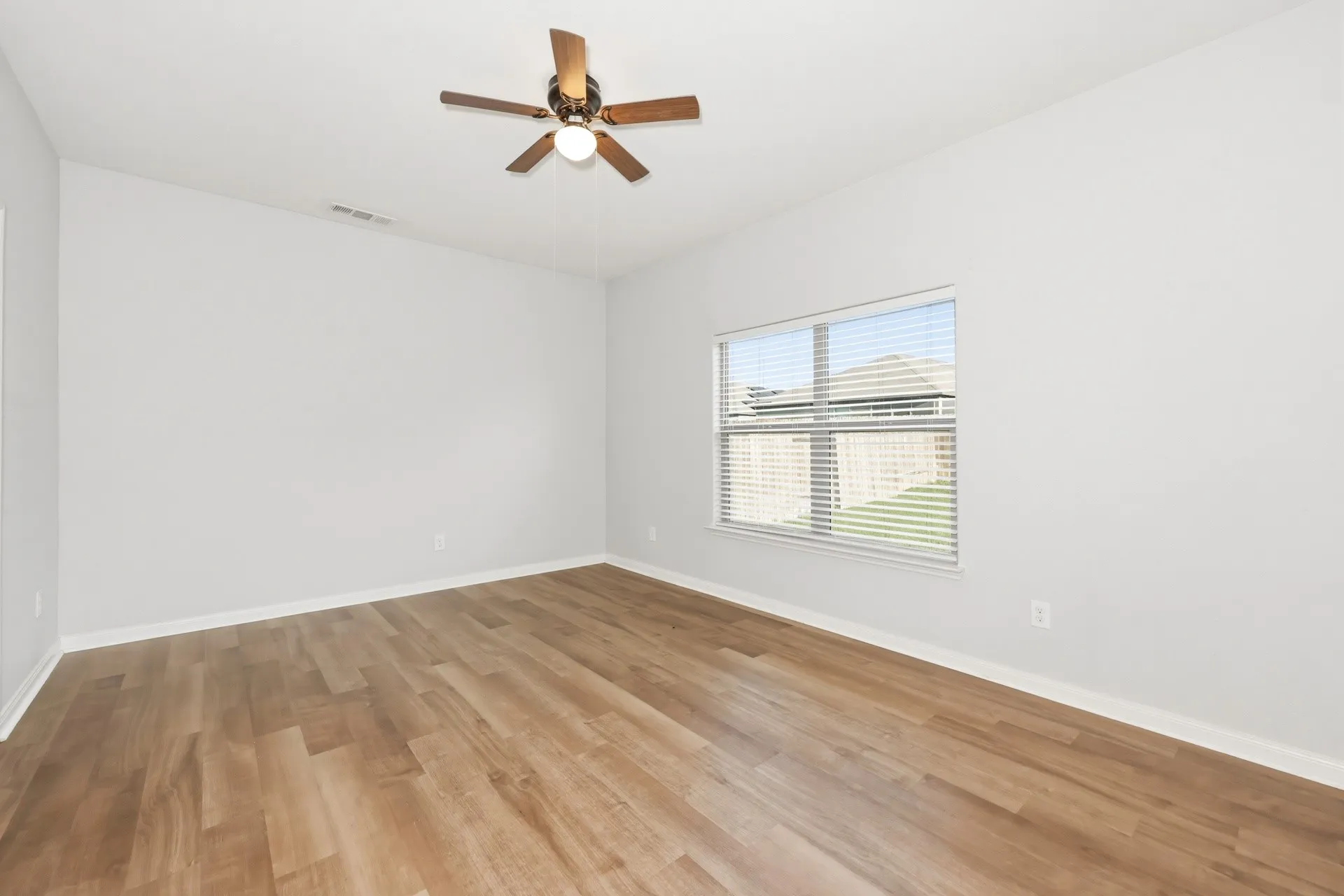 Single Family Residence For Rent in Johnson County , 132 Bush Drive, Venus, Texas 76084, 5 Bedroom, 3 Bathroom, 2 Garage spaces, 2,590 Sqft, built in 2020, mls#21373056, Real Estate Agent in Venus, Homes For Rent in Johnson county, Homes For Rent in Venus, Realtor in Venus Texas, Real Estate Brokerage Independent Realty Texas, Luminita Cordes Realtor