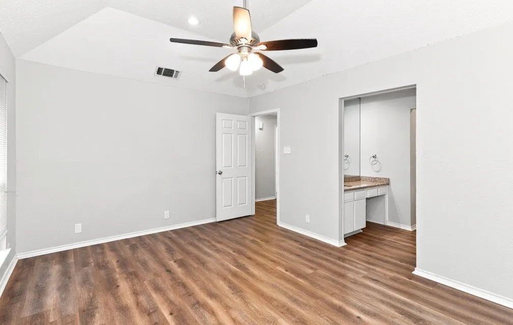 Single Family Residence For Rent in Tarrant County , 7316 Glen Haven Drive, Fort Worth, Texas 76133, 3 Bedroom, 2 Bathroom, 2 Garage spaces, 1,331 Sqft, built in 1983, mls#21373058, Real Estate Agent in Fort Worth, Homes For Rent in Tarrant county, Homes For Rent in Fort Worth, Realtor in Fort Worth Texas, Real Estate Brokerage Independent Realty Texas, Luminita Cordes Realtor