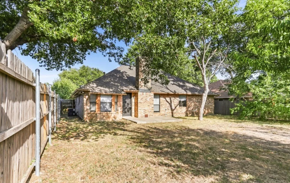 Single Family Residence For Rent in Tarrant County , 7316 Glen Haven Drive, Fort Worth, Texas 76133, 3 Bedroom, 2 Bathroom, 2 Garage spaces, 1,331 Sqft, built in 1983, mls#21373058, Real Estate Agent in Fort Worth, Homes For Rent in Tarrant county, Homes For Rent in Fort Worth, Realtor in Fort Worth Texas, Real Estate Brokerage Independent Realty Texas, Luminita Cordes Realtor