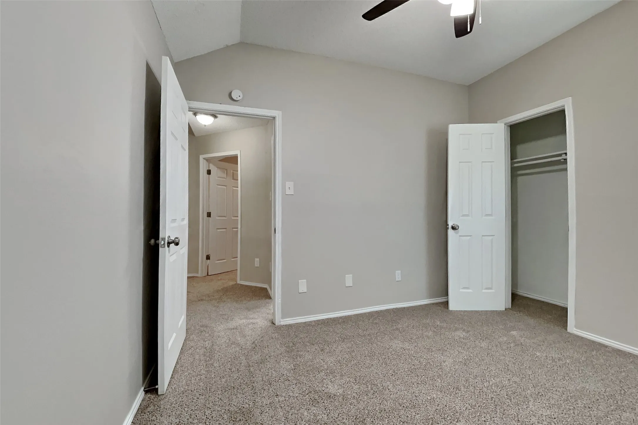 Single Family Residence For Rent in Tarrant County , 6332 Glen Knoll Drive, Fort Worth, Texas 76179, 3 Bedroom, 2 Bathroom, 2 Garage spaces, 1,523 Sqft, built in 1987, mls#21373057, Real Estate Agent in Fort Worth, Homes For Rent in Tarrant county, Homes For Rent in Fort Worth, Realtor in Fort Worth Texas, Real Estate Brokerage Independent Realty Texas, Luminita Cordes Realtor