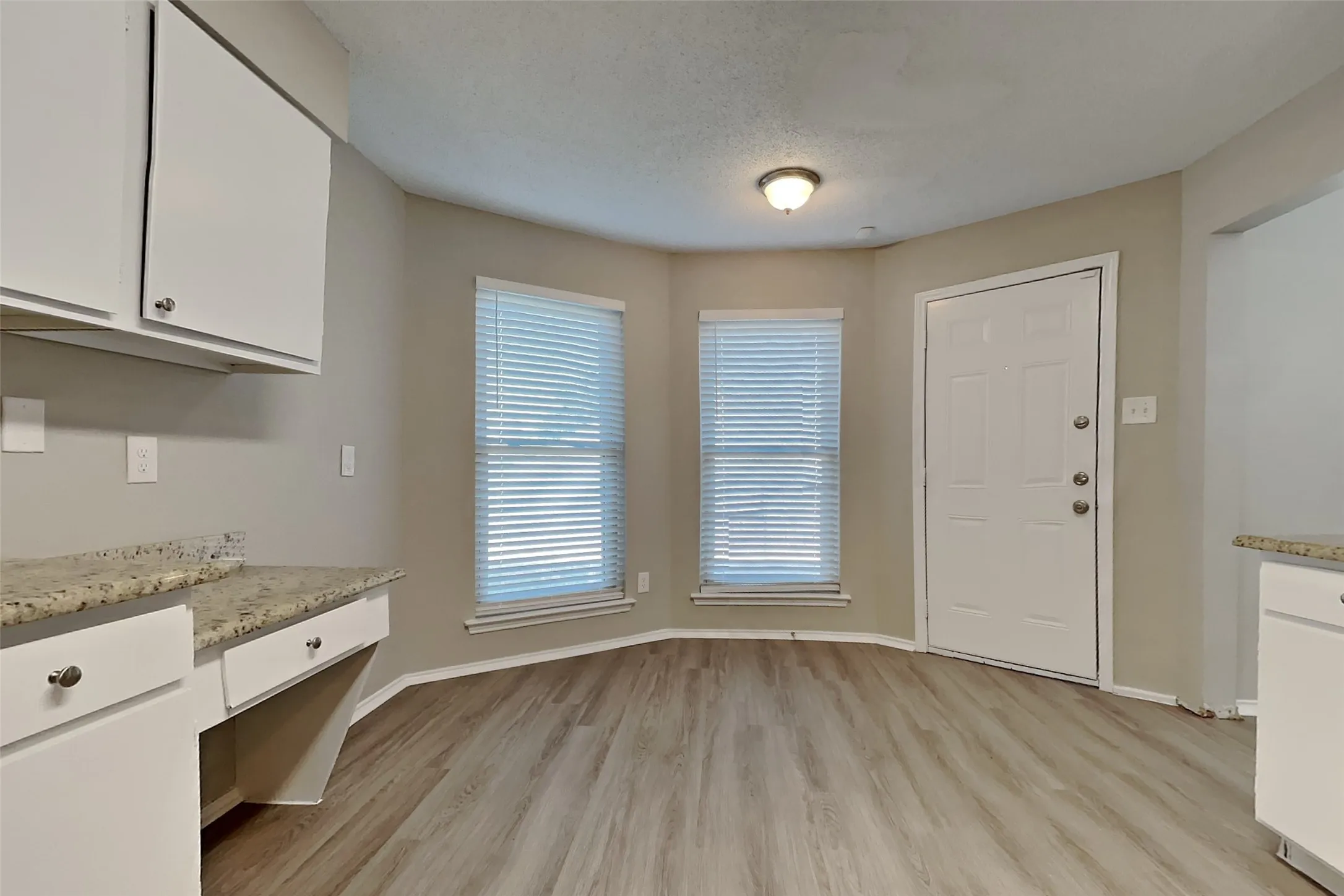 Single Family Residence For Rent in Tarrant County , 6332 Glen Knoll Drive, Fort Worth, Texas 76179, 3 Bedroom, 2 Bathroom, 2 Garage spaces, 1,523 Sqft, built in 1987, mls#21373057, Real Estate Agent in Fort Worth, Homes For Rent in Tarrant county, Homes For Rent in Fort Worth, Realtor in Fort Worth Texas, Real Estate Brokerage Independent Realty Texas, Luminita Cordes Realtor