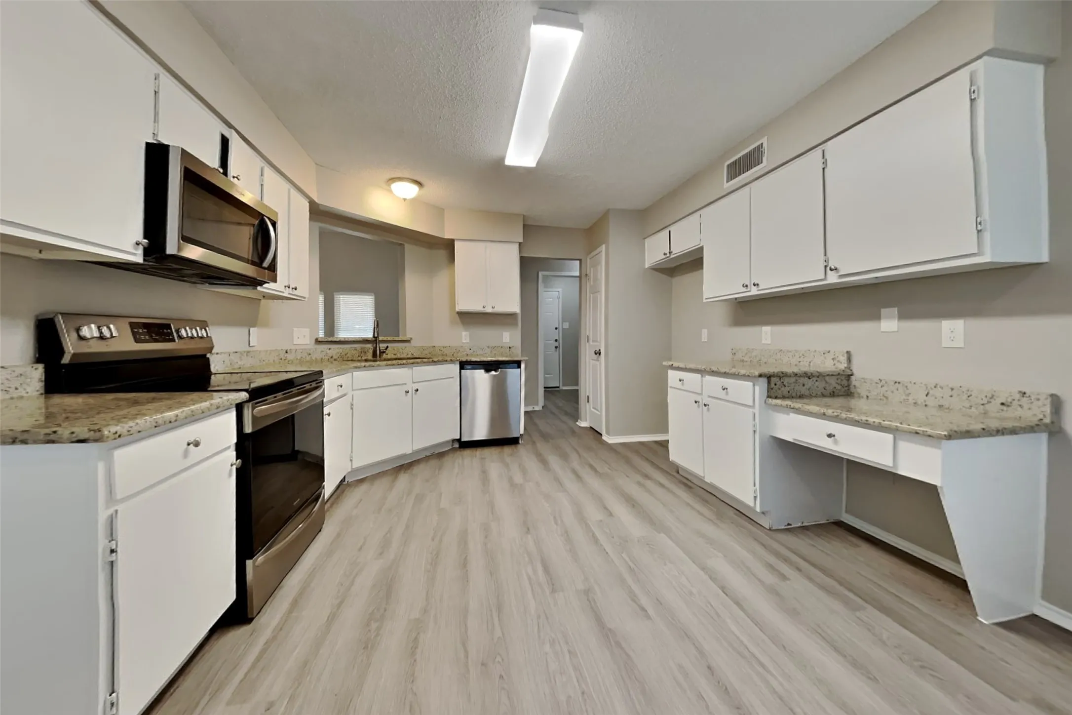 Single Family Residence For Rent in Tarrant County , 6332 Glen Knoll Drive, Fort Worth, Texas 76179, 3 Bedroom, 2 Bathroom, 2 Garage spaces, 1,523 Sqft, built in 1987, mls#21373057, Real Estate Agent in Fort Worth, Homes For Rent in Tarrant county, Homes For Rent in Fort Worth, Realtor in Fort Worth Texas, Real Estate Brokerage Independent Realty Texas, Luminita Cordes Realtor