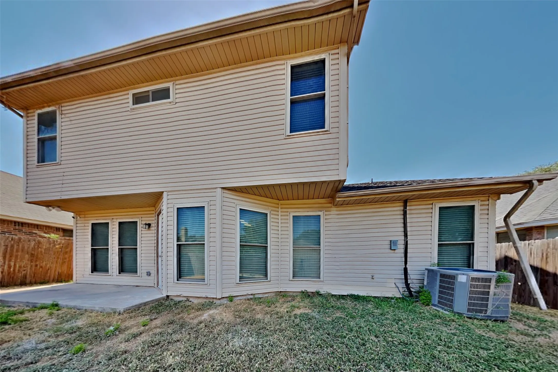 Single Family Residence For Rent in Tarrant County , 6332 Glen Knoll Drive, Fort Worth, Texas 76179, 3 Bedroom, 2 Bathroom, 2 Garage spaces, 1,523 Sqft, built in 1987, mls#21373057, Real Estate Agent in Fort Worth, Homes For Rent in Tarrant county, Homes For Rent in Fort Worth, Realtor in Fort Worth Texas, Real Estate Brokerage Independent Realty Texas, Luminita Cordes Realtor