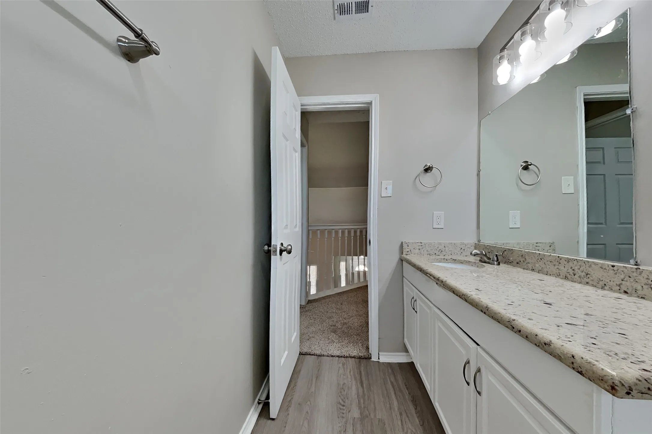 Single Family Residence For Rent in Tarrant County , 6332 Glen Knoll Drive, Fort Worth, Texas 76179, 3 Bedroom, 2 Bathroom, 2 Garage spaces, 1,523 Sqft, built in 1987, mls#21373057, Real Estate Agent in Fort Worth, Homes For Rent in Tarrant county, Homes For Rent in Fort Worth, Realtor in Fort Worth Texas, Real Estate Brokerage Independent Realty Texas, Luminita Cordes Realtor