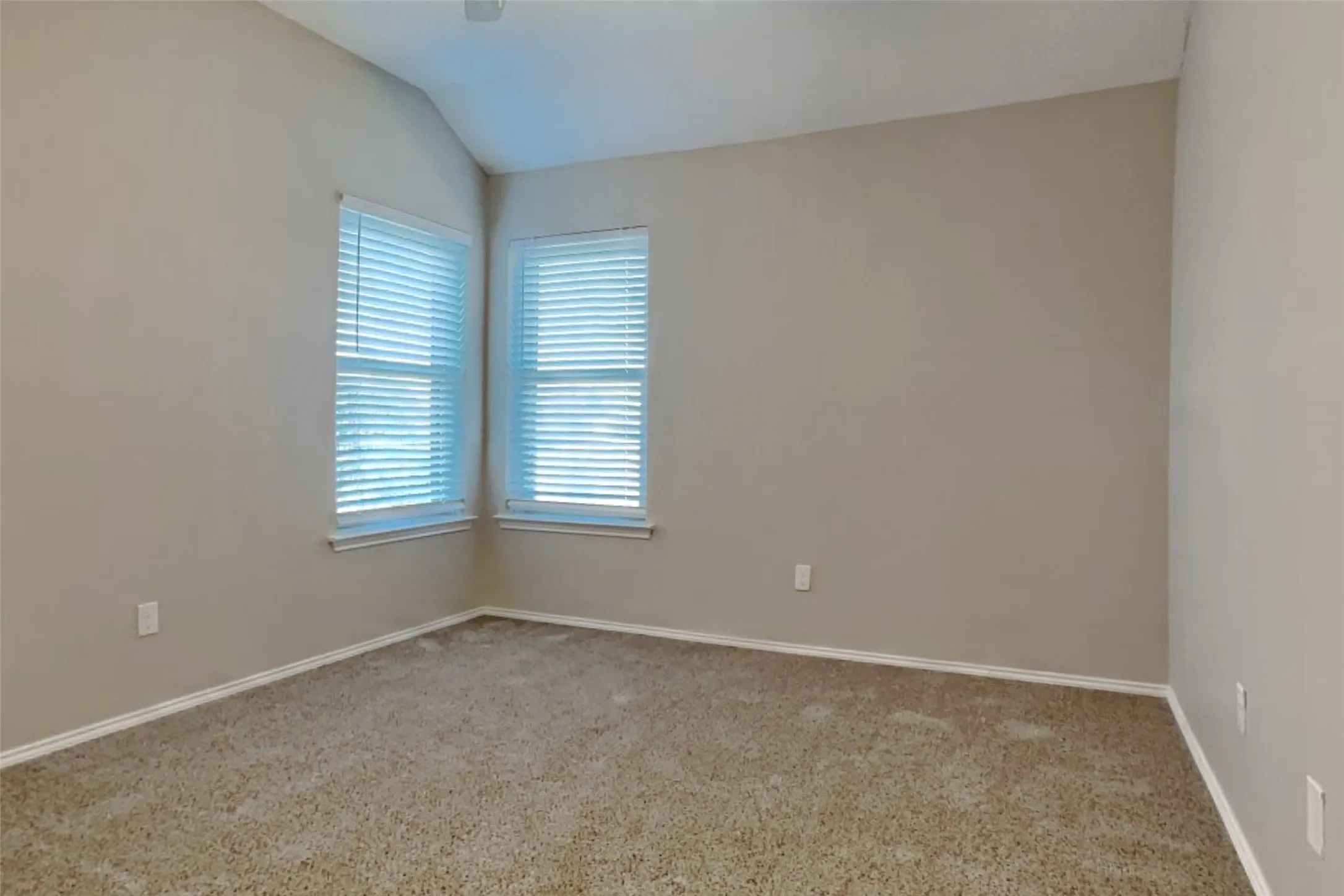 Single Family Residence For Rent in Tarrant County , 6332 Glen Knoll Drive, Fort Worth, Texas 76179, 3 Bedroom, 2 Bathroom, 2 Garage spaces, 1,523 Sqft, built in 1987, mls#21373057, Real Estate Agent in Fort Worth, Homes For Rent in Tarrant county, Homes For Rent in Fort Worth, Realtor in Fort Worth Texas, Real Estate Brokerage Independent Realty Texas, Luminita Cordes Realtor