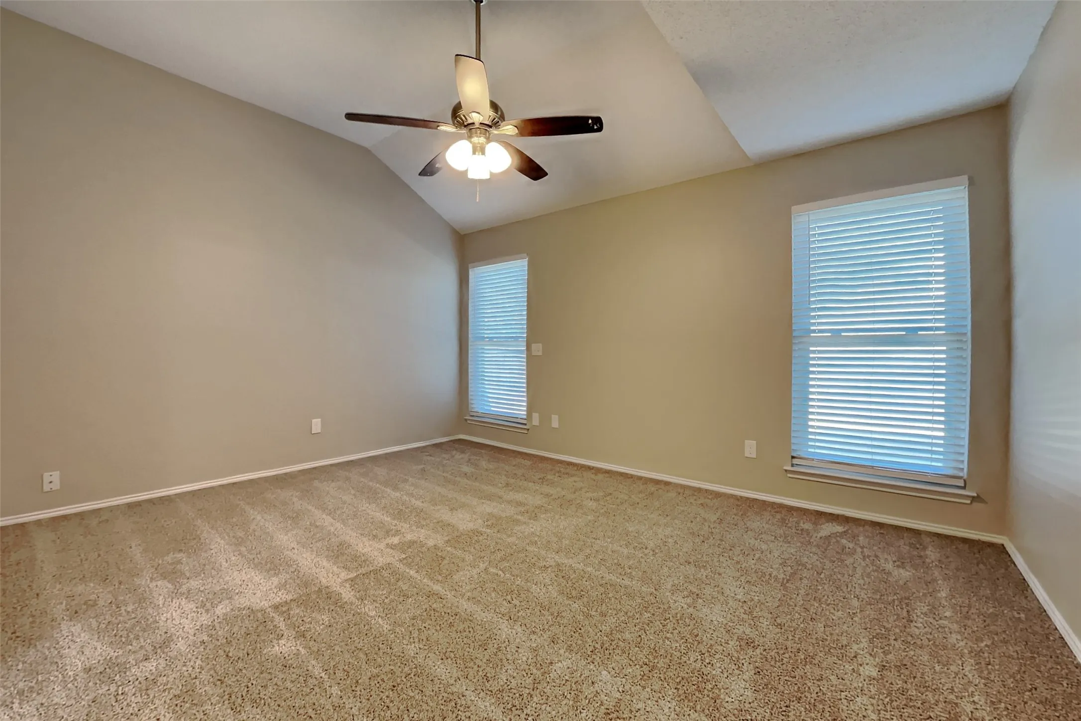Single Family Residence For Rent in Tarrant County , 6332 Glen Knoll Drive, Fort Worth, Texas 76179, 3 Bedroom, 2 Bathroom, 2 Garage spaces, 1,523 Sqft, built in 1987, mls#21373057, Real Estate Agent in Fort Worth, Homes For Rent in Tarrant county, Homes For Rent in Fort Worth, Realtor in Fort Worth Texas, Real Estate Brokerage Independent Realty Texas, Luminita Cordes Realtor
