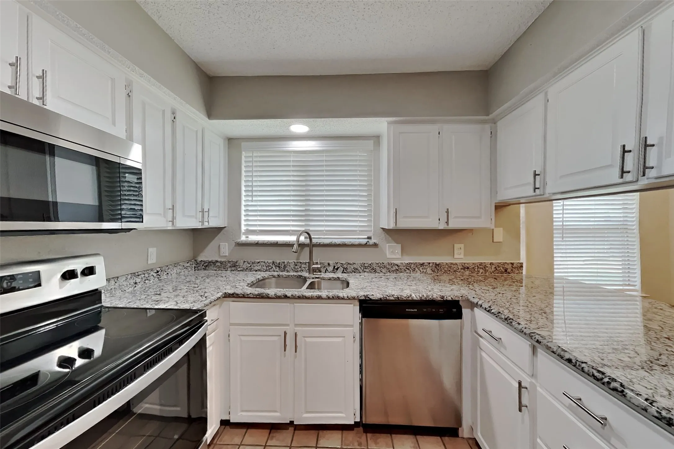 Single Family Residence For Rent in Tarrant County , 819 Trevor Way, Arlington, Texas 76001, 3 Bedroom, 2 Bathroom, 2 Garage spaces, 1,428 Sqft, built in 1986, mls#21373060, Real Estate Agent in Arlington, Homes For Rent in Tarrant county, Homes For Rent in Arlington, Realtor in Arlington Texas, Real Estate Brokerage Independent Realty Texas, Luminita Cordes Realtor