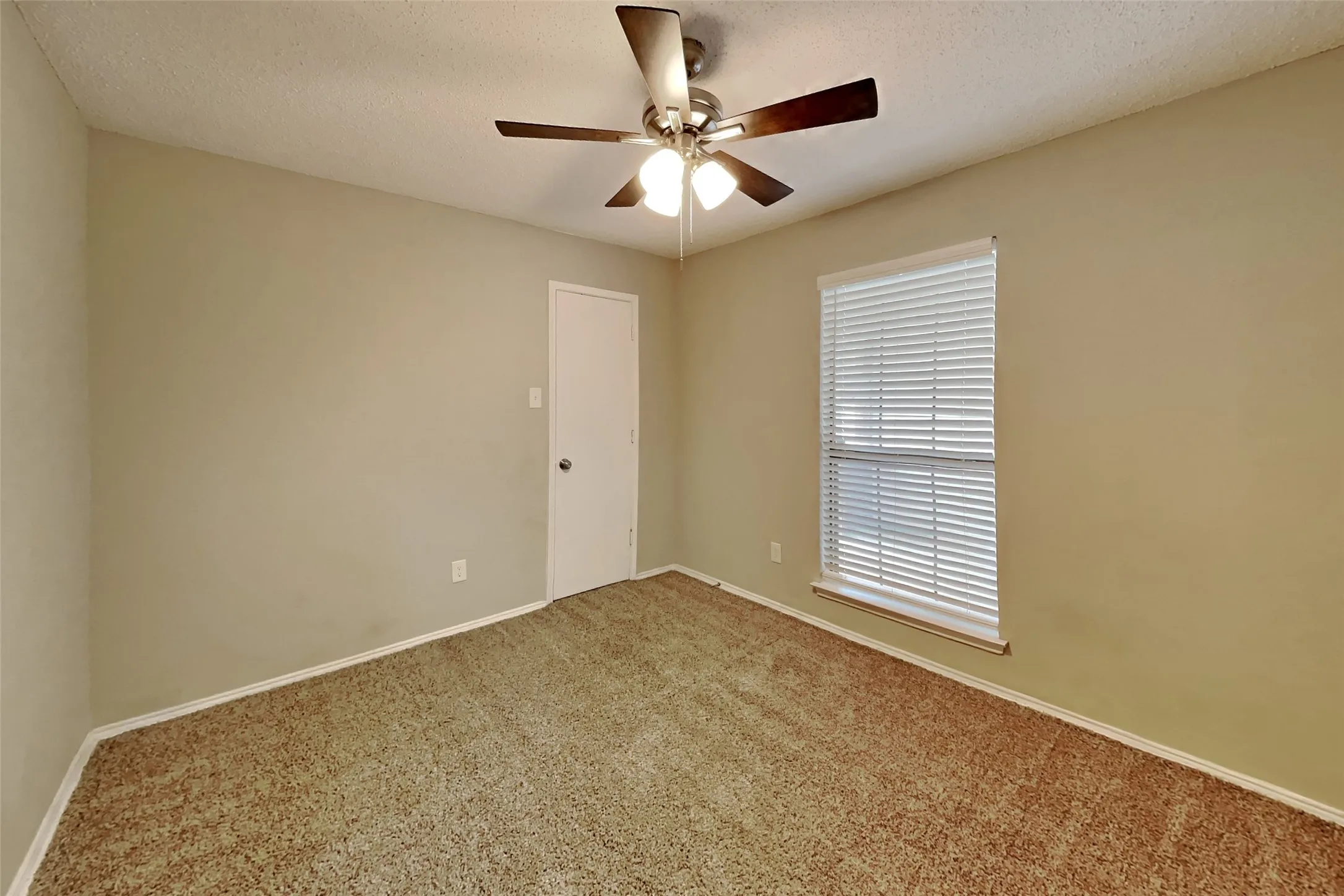 Single Family Residence For Rent in Tarrant County , 819 Trevor Way, Arlington, Texas 76001, 3 Bedroom, 2 Bathroom, 2 Garage spaces, 1,428 Sqft, built in 1986, mls#21373060, Real Estate Agent in Arlington, Homes For Rent in Tarrant county, Homes For Rent in Arlington, Realtor in Arlington Texas, Real Estate Brokerage Independent Realty Texas, Luminita Cordes Realtor