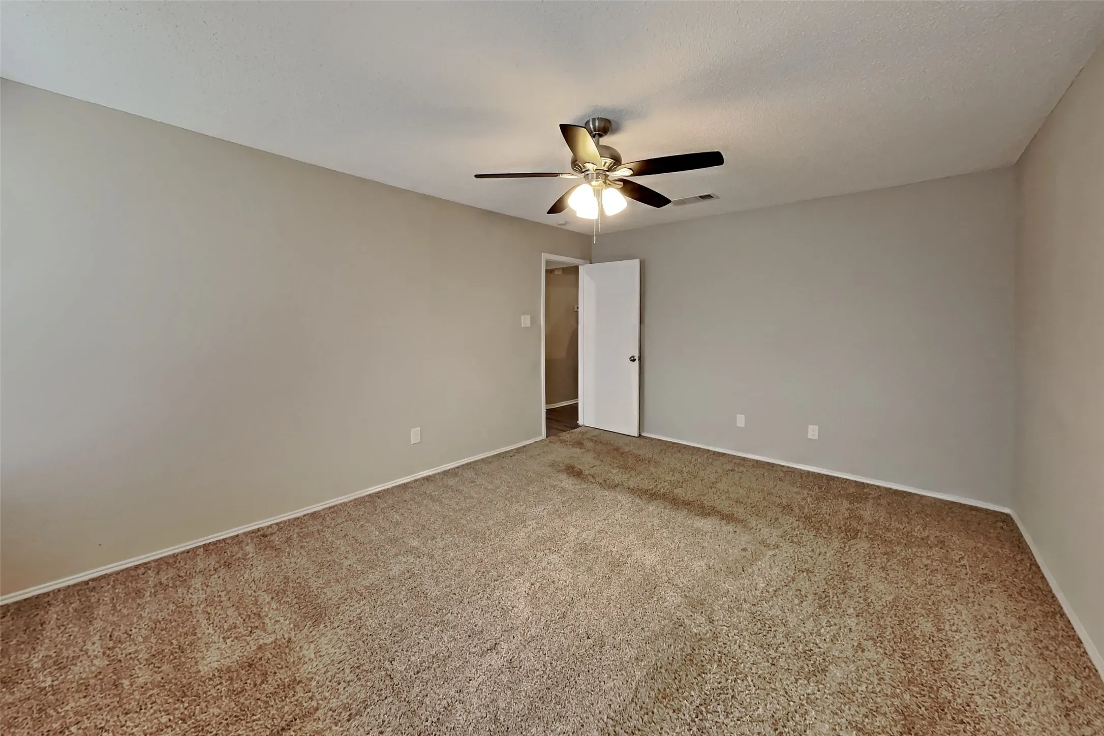 Single Family Residence For Rent in Tarrant County , 819 Trevor Way, Arlington, Texas 76001, 3 Bedroom, 2 Bathroom, 2 Garage spaces, 1,428 Sqft, built in 1986, mls#21373060, Real Estate Agent in Arlington, Homes For Rent in Tarrant county, Homes For Rent in Arlington, Realtor in Arlington Texas, Real Estate Brokerage Independent Realty Texas, Luminita Cordes Realtor