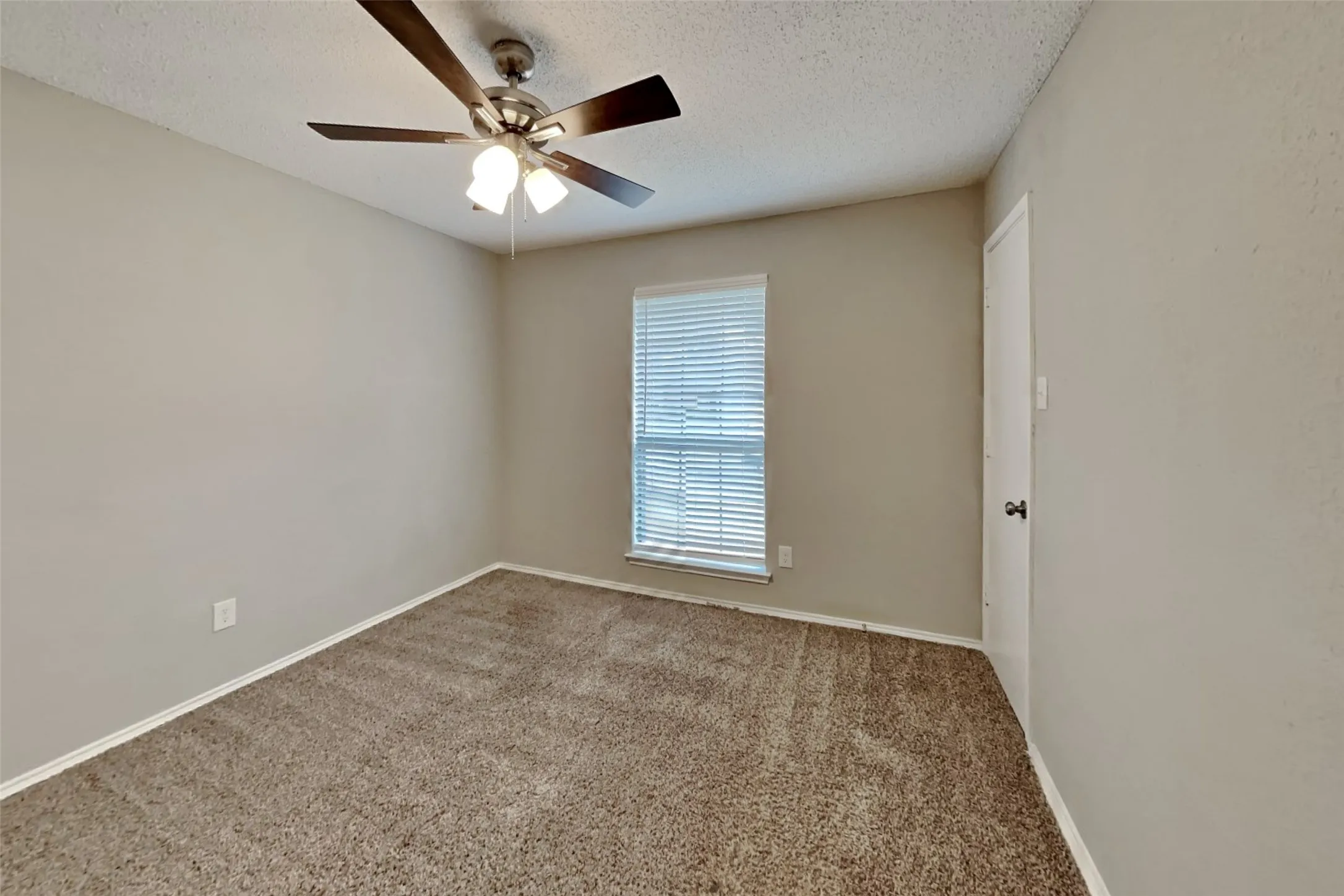 Single Family Residence For Rent in Tarrant County , 819 Trevor Way, Arlington, Texas 76001, 3 Bedroom, 2 Bathroom, 2 Garage spaces, 1,428 Sqft, built in 1986, mls#21373060, Real Estate Agent in Arlington, Homes For Rent in Tarrant county, Homes For Rent in Arlington, Realtor in Arlington Texas, Real Estate Brokerage Independent Realty Texas, Luminita Cordes Realtor