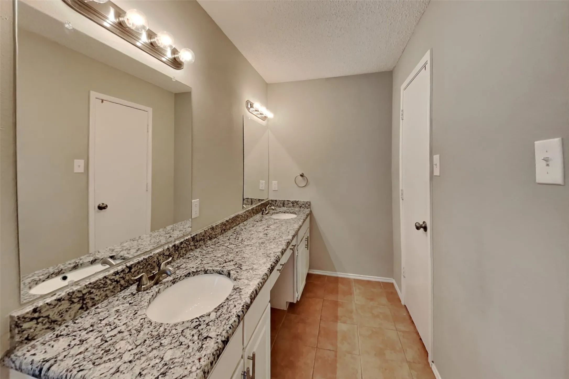 Single Family Residence For Rent in Tarrant County , 819 Trevor Way, Arlington, Texas 76001, 3 Bedroom, 2 Bathroom, 2 Garage spaces, 1,428 Sqft, built in 1986, mls#21373060, Real Estate Agent in Arlington, Homes For Rent in Tarrant county, Homes For Rent in Arlington, Realtor in Arlington Texas, Real Estate Brokerage Independent Realty Texas, Luminita Cordes Realtor