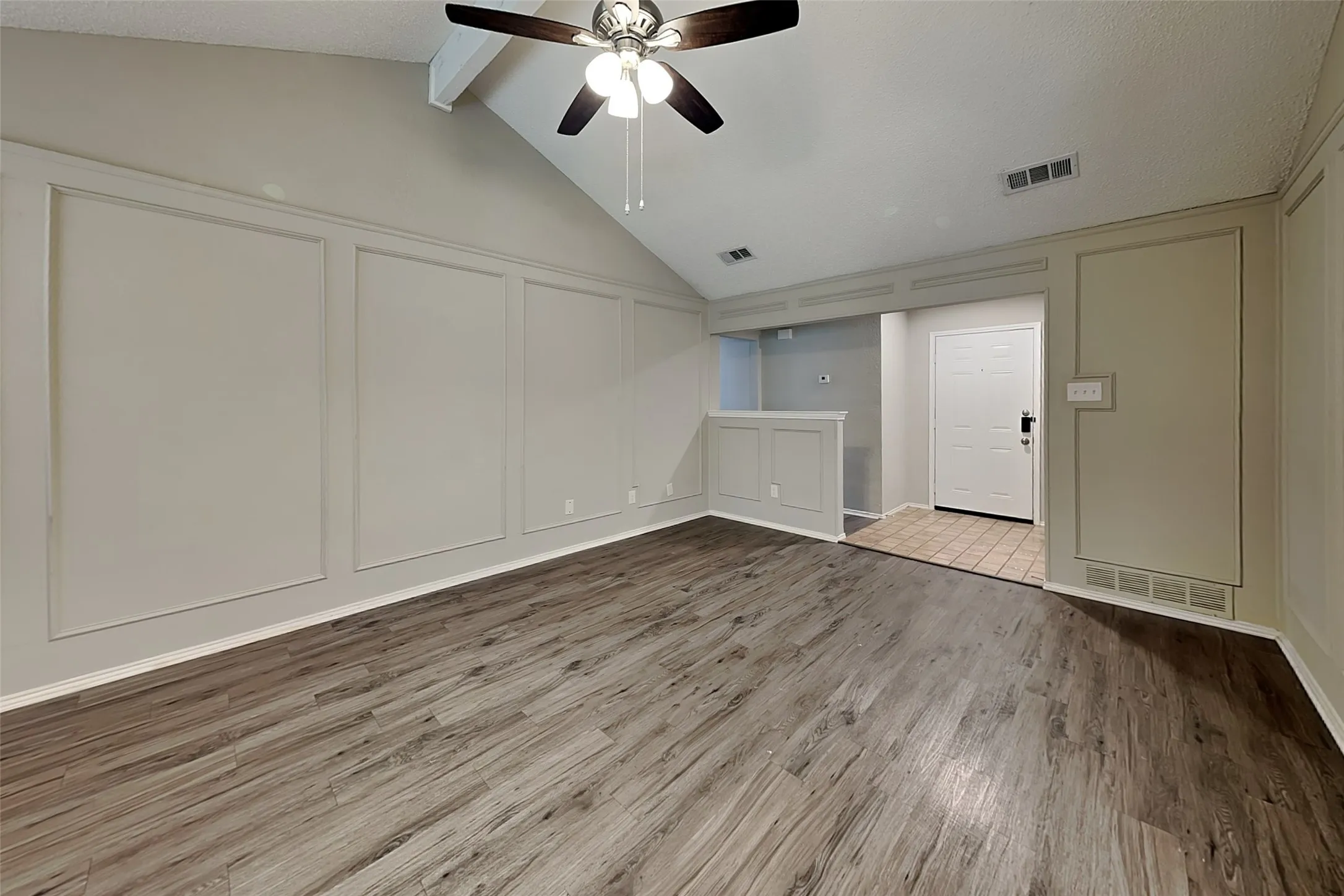 Single Family Residence For Rent in Tarrant County , 819 Trevor Way, Arlington, Texas 76001, 3 Bedroom, 2 Bathroom, 2 Garage spaces, 1,428 Sqft, built in 1986, mls#21373060, Real Estate Agent in Arlington, Homes For Rent in Tarrant county, Homes For Rent in Arlington, Realtor in Arlington Texas, Real Estate Brokerage Independent Realty Texas, Luminita Cordes Realtor