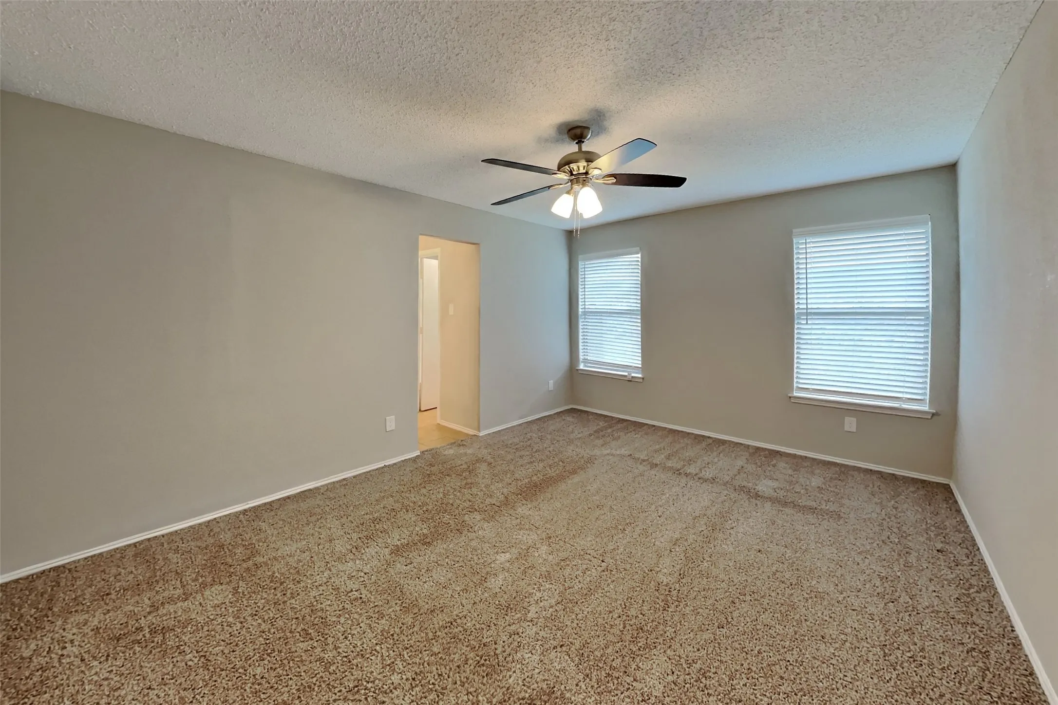 Single Family Residence For Rent in Tarrant County , 819 Trevor Way, Arlington, Texas 76001, 3 Bedroom, 2 Bathroom, 2 Garage spaces, 1,428 Sqft, built in 1986, mls#21373060, Real Estate Agent in Arlington, Homes For Rent in Tarrant county, Homes For Rent in Arlington, Realtor in Arlington Texas, Real Estate Brokerage Independent Realty Texas, Luminita Cordes Realtor