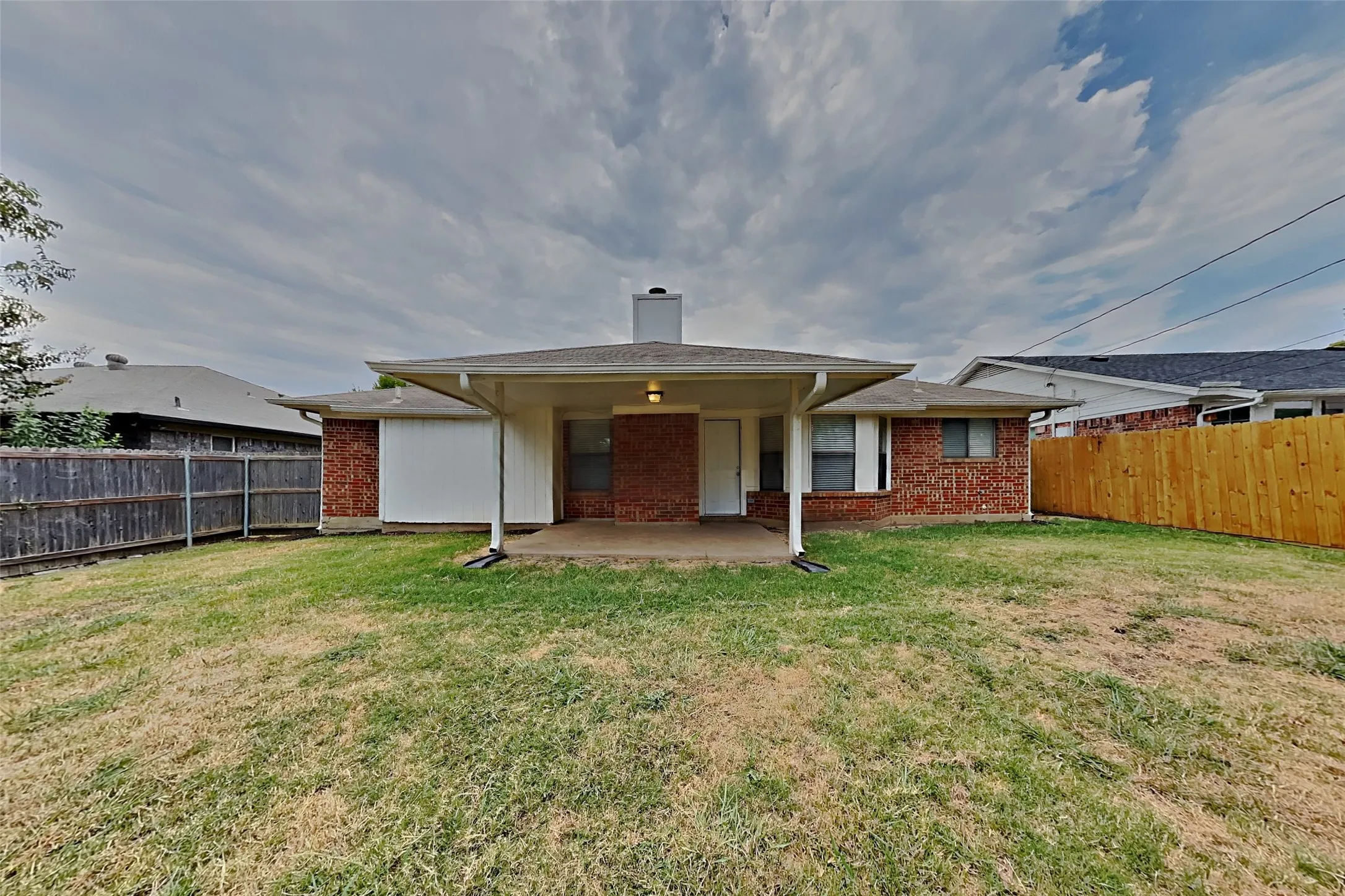 Single Family Residence For Rent in Tarrant County , 819 Trevor Way, Arlington, Texas 76001, 3 Bedroom, 2 Bathroom, 2 Garage spaces, 1,428 Sqft, built in 1986, mls#21373060, Real Estate Agent in Arlington, Homes For Rent in Tarrant county, Homes For Rent in Arlington, Realtor in Arlington Texas, Real Estate Brokerage Independent Realty Texas, Luminita Cordes Realtor