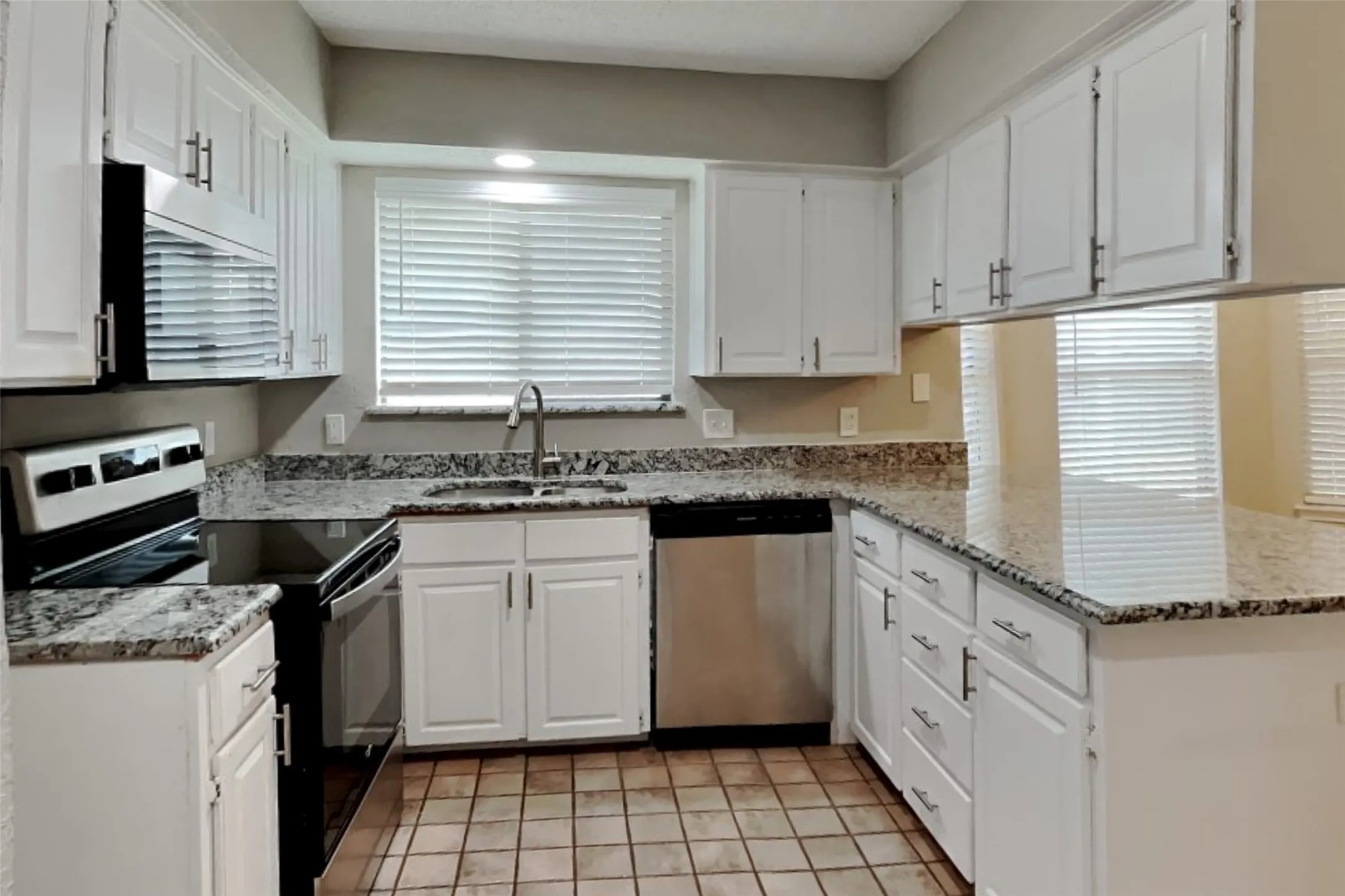 Single Family Residence For Rent in Tarrant County , 819 Trevor Way, Arlington, Texas 76001, 3 Bedroom, 2 Bathroom, 2 Garage spaces, 1,428 Sqft, built in 1986, mls#21373060, Real Estate Agent in Arlington, Homes For Rent in Tarrant county, Homes For Rent in Arlington, Realtor in Arlington Texas, Real Estate Brokerage Independent Realty Texas, Luminita Cordes Realtor