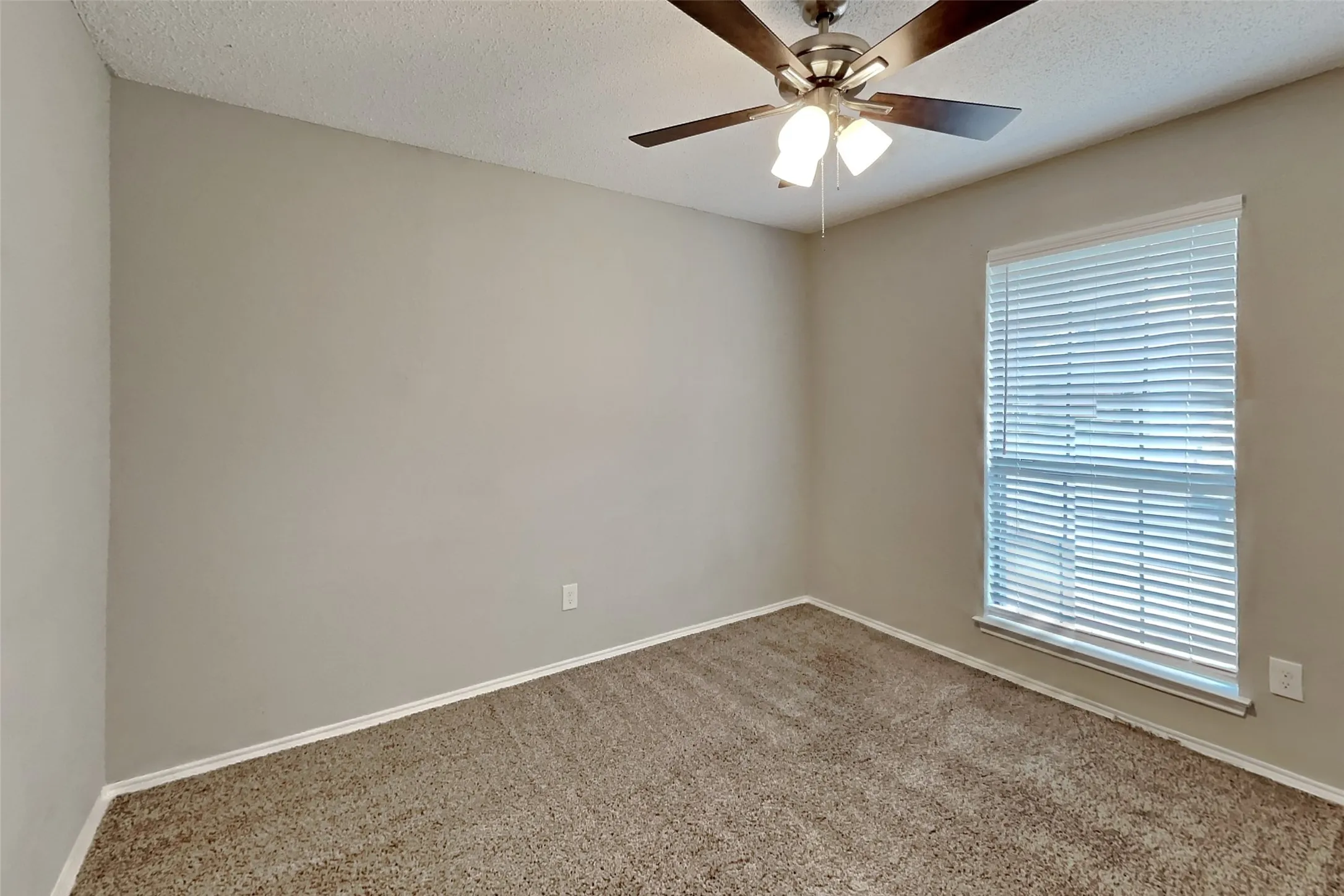Single Family Residence For Rent in Tarrant County , 819 Trevor Way, Arlington, Texas 76001, 3 Bedroom, 2 Bathroom, 2 Garage spaces, 1,428 Sqft, built in 1986, mls#21373060, Real Estate Agent in Arlington, Homes For Rent in Tarrant county, Homes For Rent in Arlington, Realtor in Arlington Texas, Real Estate Brokerage Independent Realty Texas, Luminita Cordes Realtor