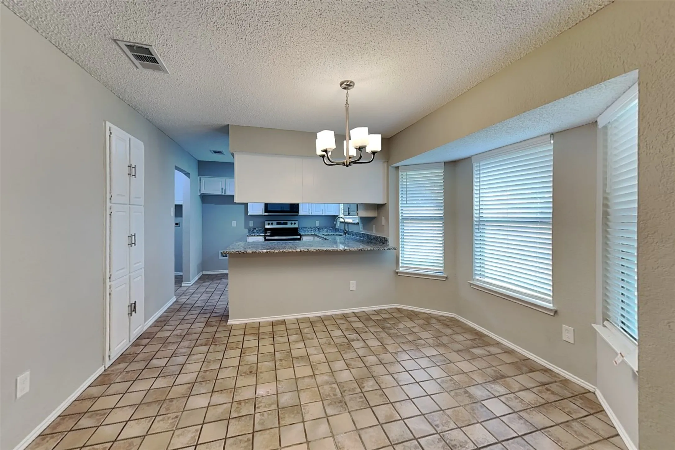 Single Family Residence For Rent in Tarrant County , 819 Trevor Way, Arlington, Texas 76001, 3 Bedroom, 2 Bathroom, 2 Garage spaces, 1,428 Sqft, built in 1986, mls#21373060, Real Estate Agent in Arlington, Homes For Rent in Tarrant county, Homes For Rent in Arlington, Realtor in Arlington Texas, Real Estate Brokerage Independent Realty Texas, Luminita Cordes Realtor