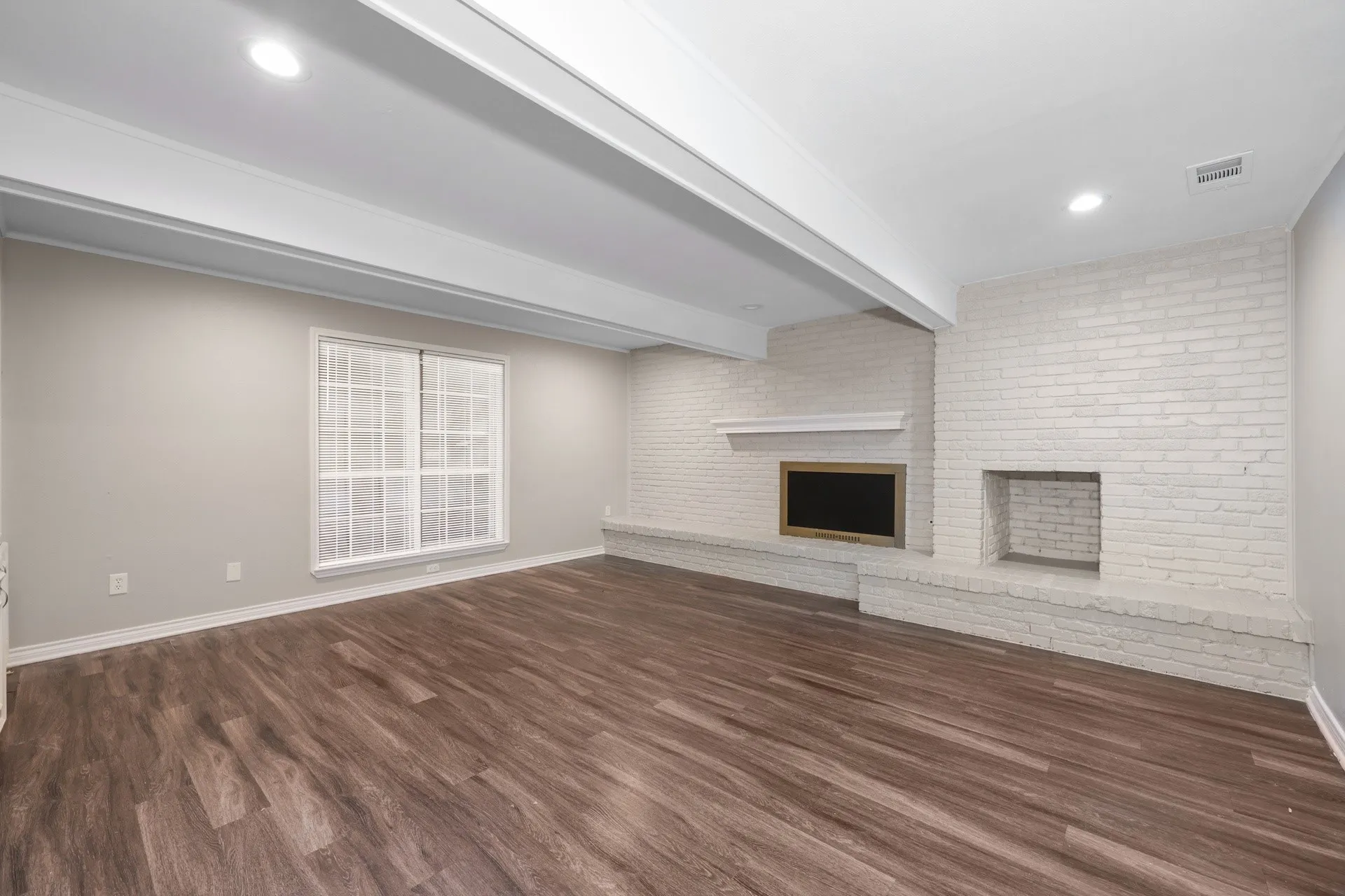 Single Family Residence For Rent in Collin County , 2404 Dalgreen Drive, Plano, Texas 75075, 4 Bedroom, 3 Bathroom, 2 Garage spaces, 2,230 Sqft, built in 1974, mls#21373059, Real Estate Agent in Plano, Homes For Rent in Collin county, Homes For Rent in Plano, Realtor in Plano Texas, Real Estate Brokerage Independent Realty Texas, Luminita Cordes Realtor