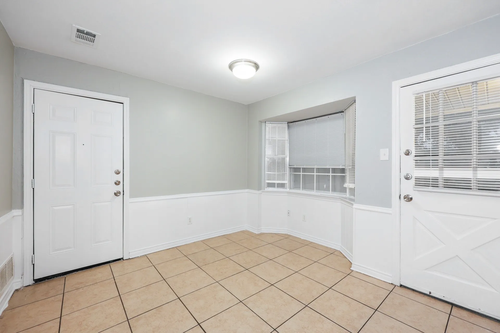 Single Family Residence For Rent in Collin County , 2404 Dalgreen Drive, Plano, Texas 75075, 4 Bedroom, 3 Bathroom, 2 Garage spaces, 2,230 Sqft, built in 1974, mls#21373059, Real Estate Agent in Plano, Homes For Rent in Collin county, Homes For Rent in Plano, Realtor in Plano Texas, Real Estate Brokerage Independent Realty Texas, Luminita Cordes Realtor