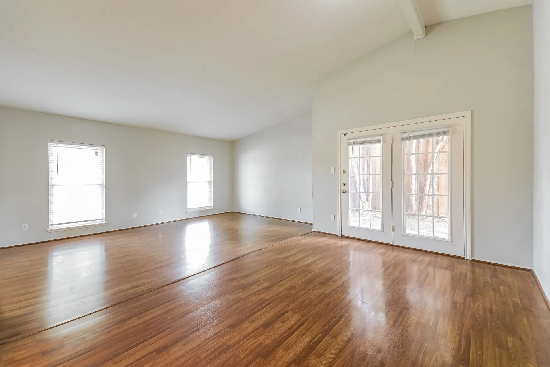 Single Family Residence For Rent in Denton County , 3464 Livingston Lane, Carrollton, Texas 75007, 4 Bedroom, 2 Bathroom, 2 Garage spaces, 2,122 Sqft, built in 1978, mls#21373064, Real Estate Agent in Carrollton, Homes For Rent in Denton county, Homes For Rent in Carrollton, Realtor in Carrollton Texas, Real Estate Brokerage Independent Realty Texas, Luminita Cordes Realtor